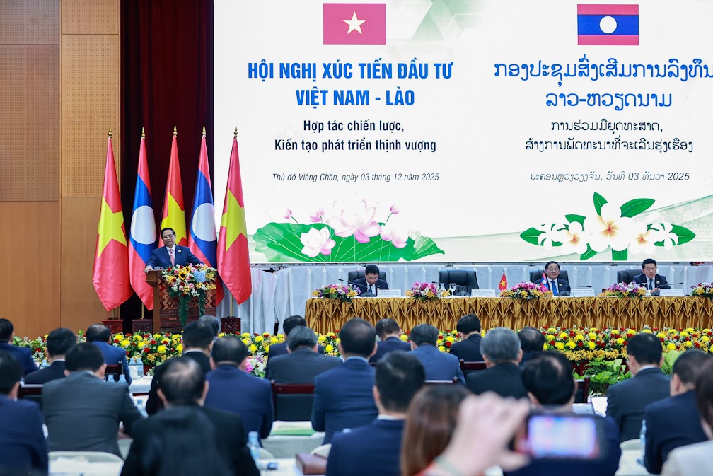 Thủ tướng: Phải chắt chiu và khai thác hiệu quả từng sáng kiến của doanh nghiệp Việt Nam - Lào- Ảnh 1.
