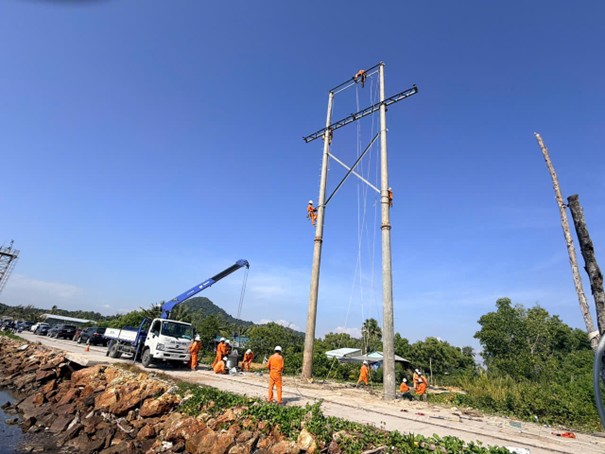 100% khách hàng sinh hoạt tại đặc khu Phú Quốc được cấp điện trở lại- Ảnh 1. 100% khách hàng sinh hoạt tại đặc khu Phú Quốc được cấp điện trở lại- Ảnh 1.