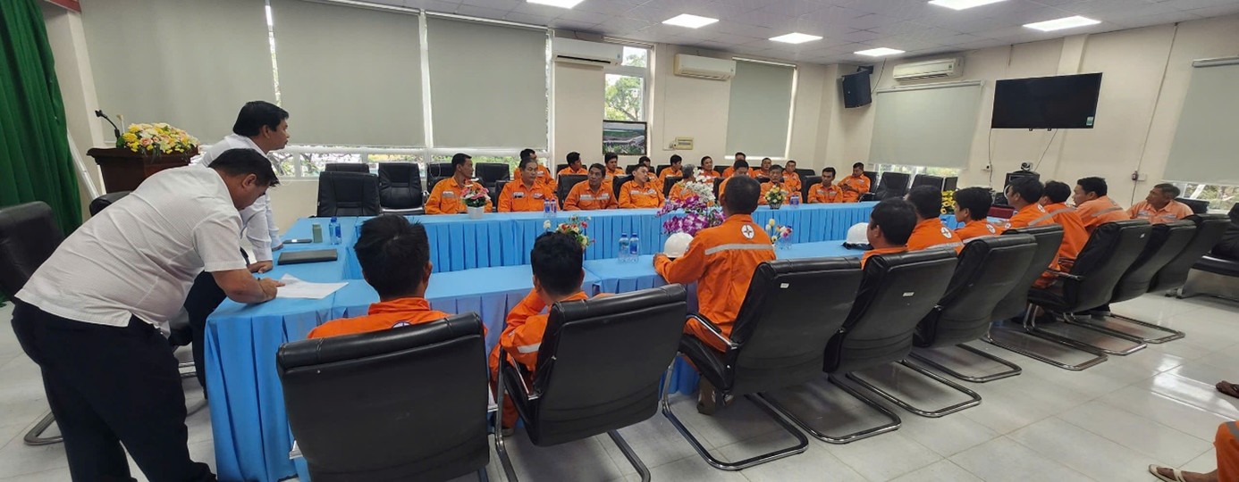 100% khách hàng sinh hoạt tại đặc khu Phú Quốc được cấp điện trở lại- Ảnh 2. 100% khách hàng sinh hoạt tại đặc khu Phú Quốc được cấp điện trở lại- Ảnh 2.