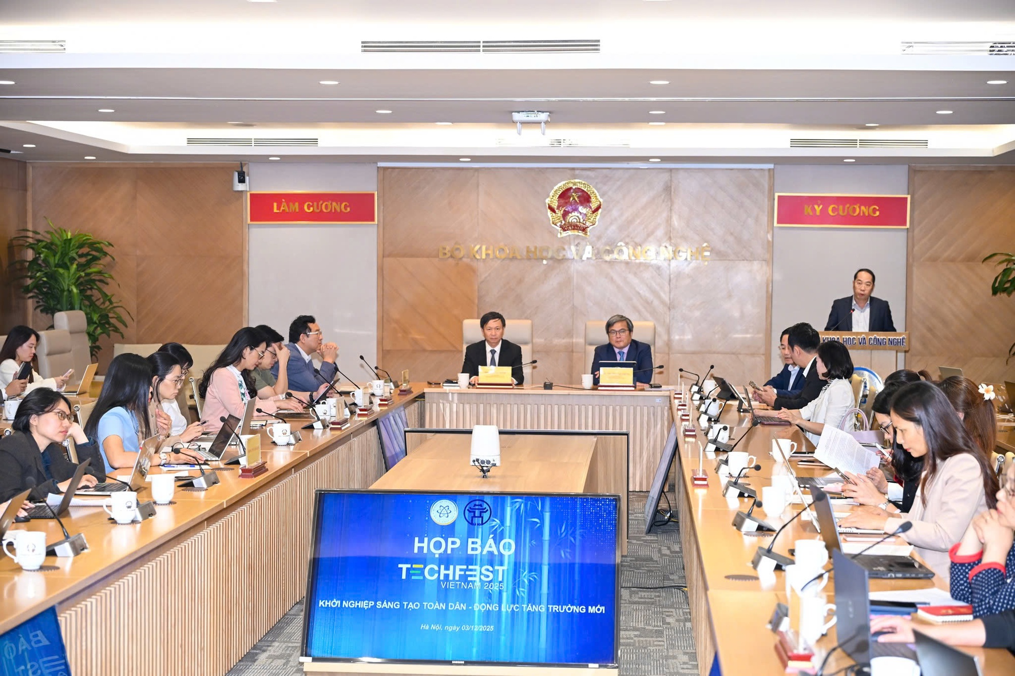 TECHFEST lần đầu tổ chức tại phố đi bộ Hồ Hoàn Kiếm - Ảnh 1.
