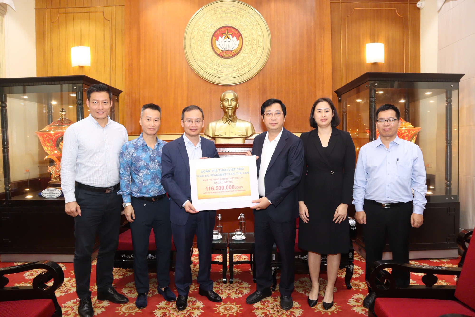 Đoàn Thể thao Việt Nam ủng hộ đồng bào khắc phục hậu quả mưa lũ- Ảnh 1.