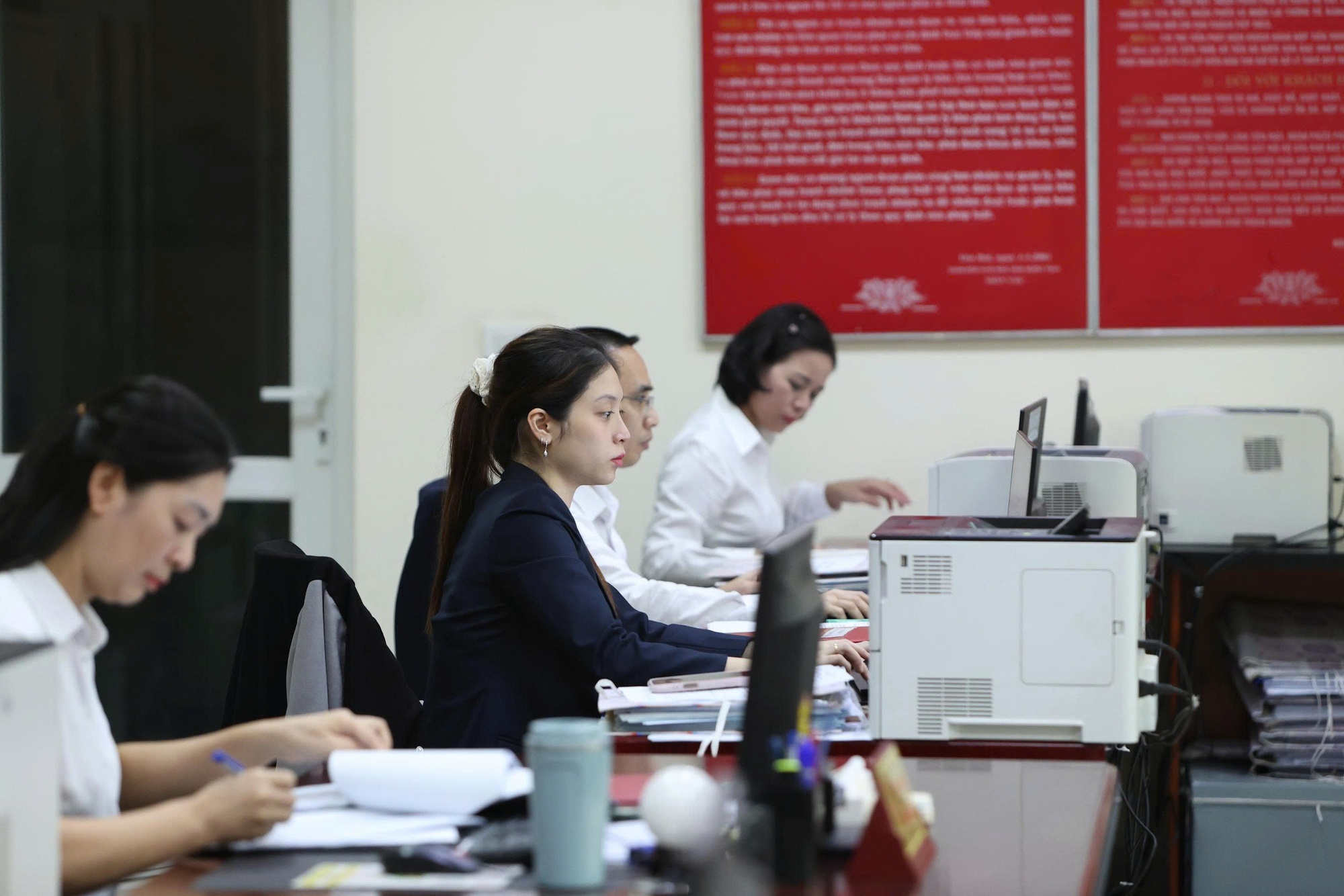 Kho bạc ưu tiên hàng đầu việc chi trả quà Tết cho người dân- Ảnh 1.