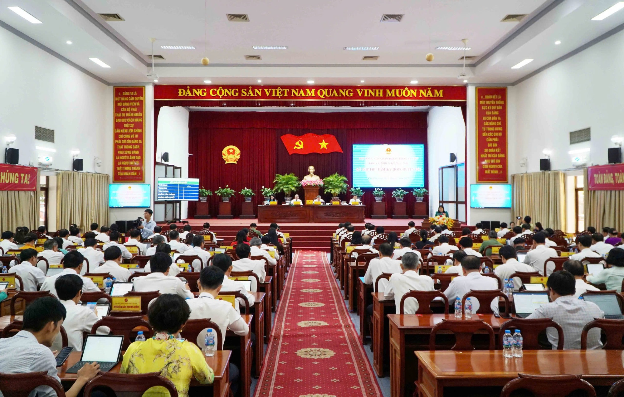 Kỳ họp chuyên đề HĐND TP. Cần Thơ: Nhiều quyết sách quan trọng được xem xét, quyết định- Ảnh 1.