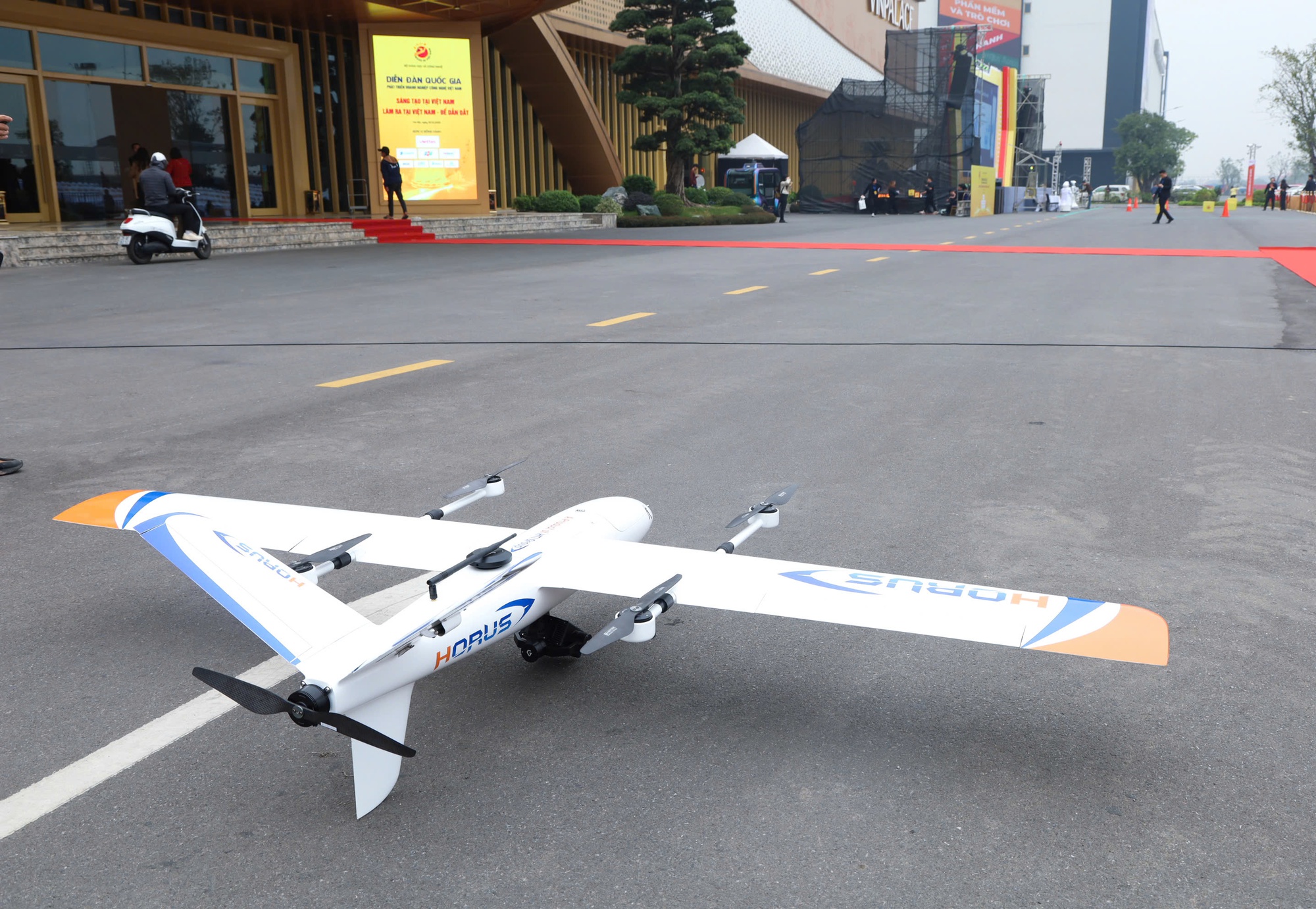 Trình diễn công nghệ Make in Viet Nam 2025: UAV Việt tham gia giải bài toán thực tiễn- Ảnh 3. Trình diễn công nghệ Make in Viet Nam 2025: UAV Việt tham gia giải bài toán thực tiễn- Ảnh 3.