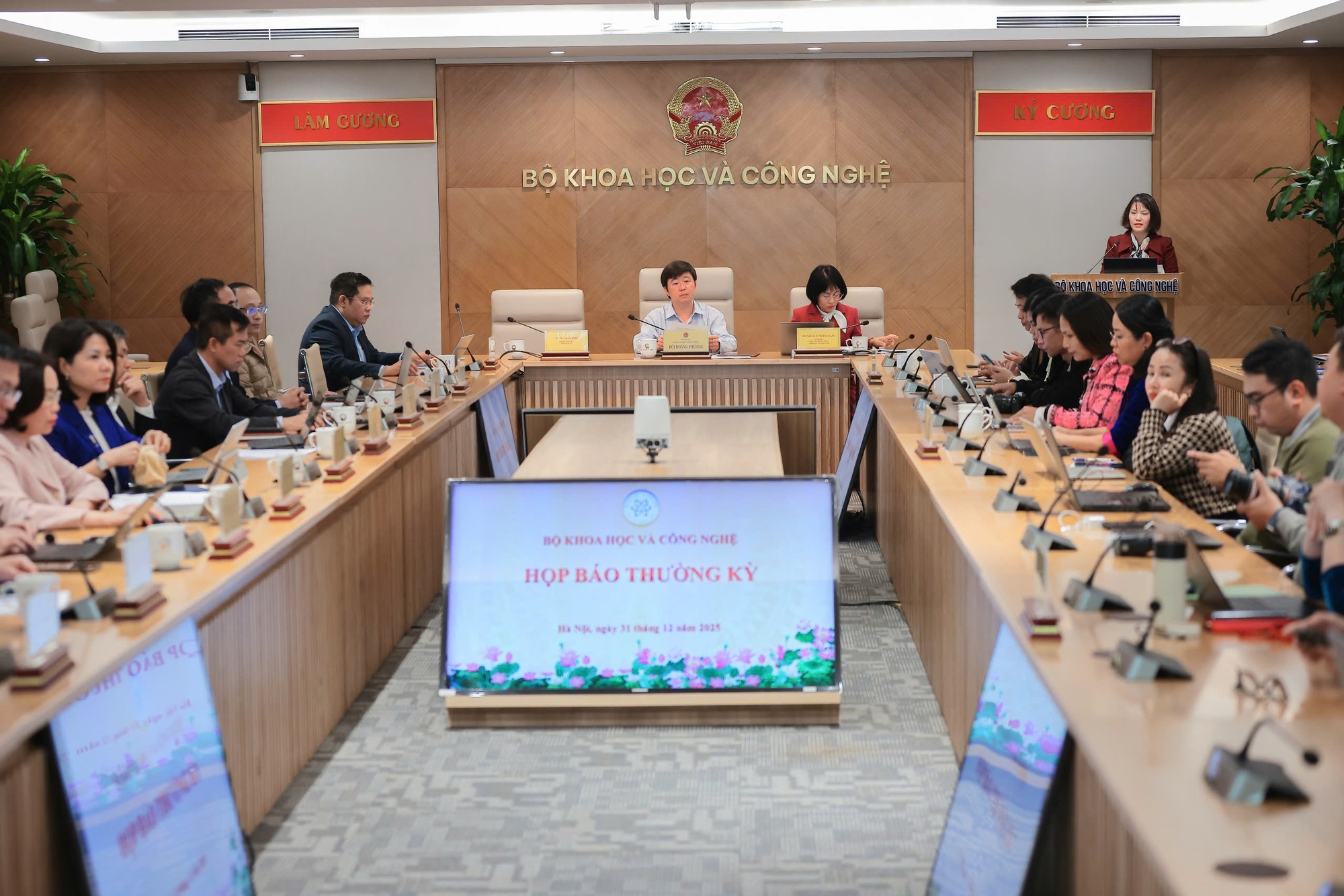 Việt Nam đã ban hành 28 tiêu chuẩn quốc gia về trụ, trạm sạc điện- Ảnh 2.