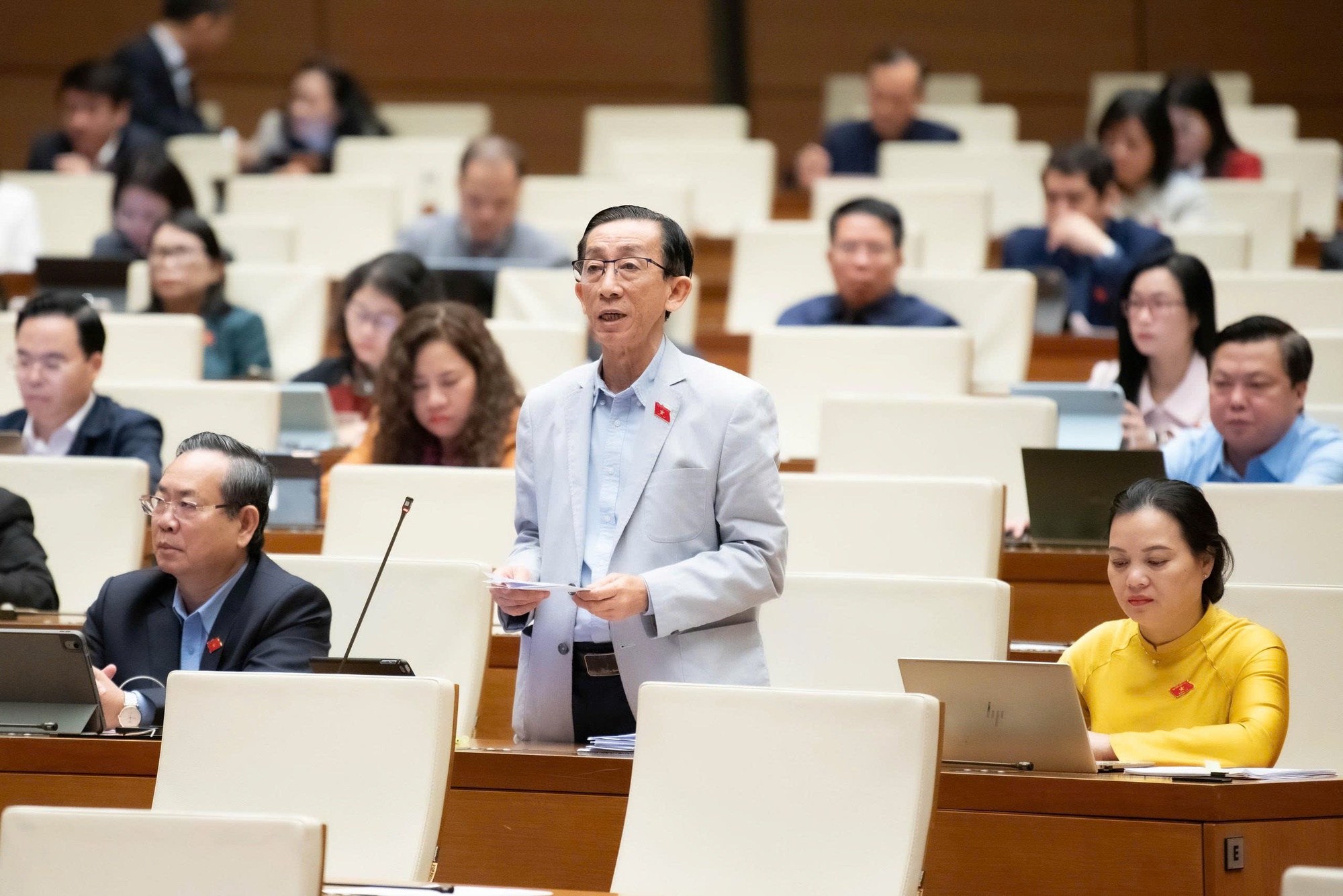 Quốc hội khóa XV khẳng định dấu ấn đổi mới, đại biểu kiến nghị hoàn thiện lập pháp và tăng hiệu quả giám sát- Ảnh 1. Quốc hội khóa XV khẳng định dấu ấn đổi mới, đại biểu kiến nghị hoàn thiện lập pháp và tăng hiệu quả giám sát- Ảnh 1.