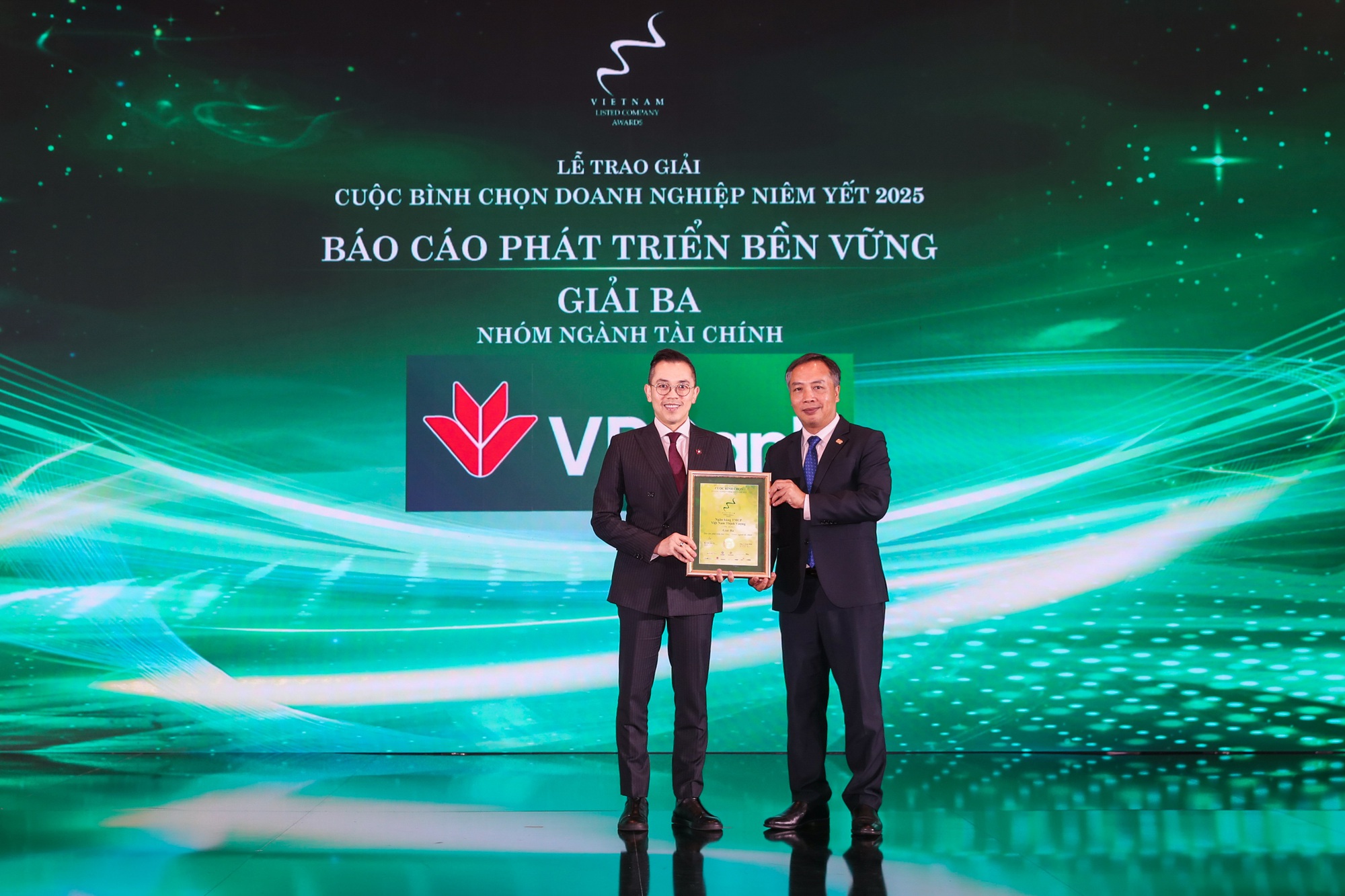 VPBank giành ‘cú đúp' giải thưởng tại VLCA 2025- Ảnh 1.
