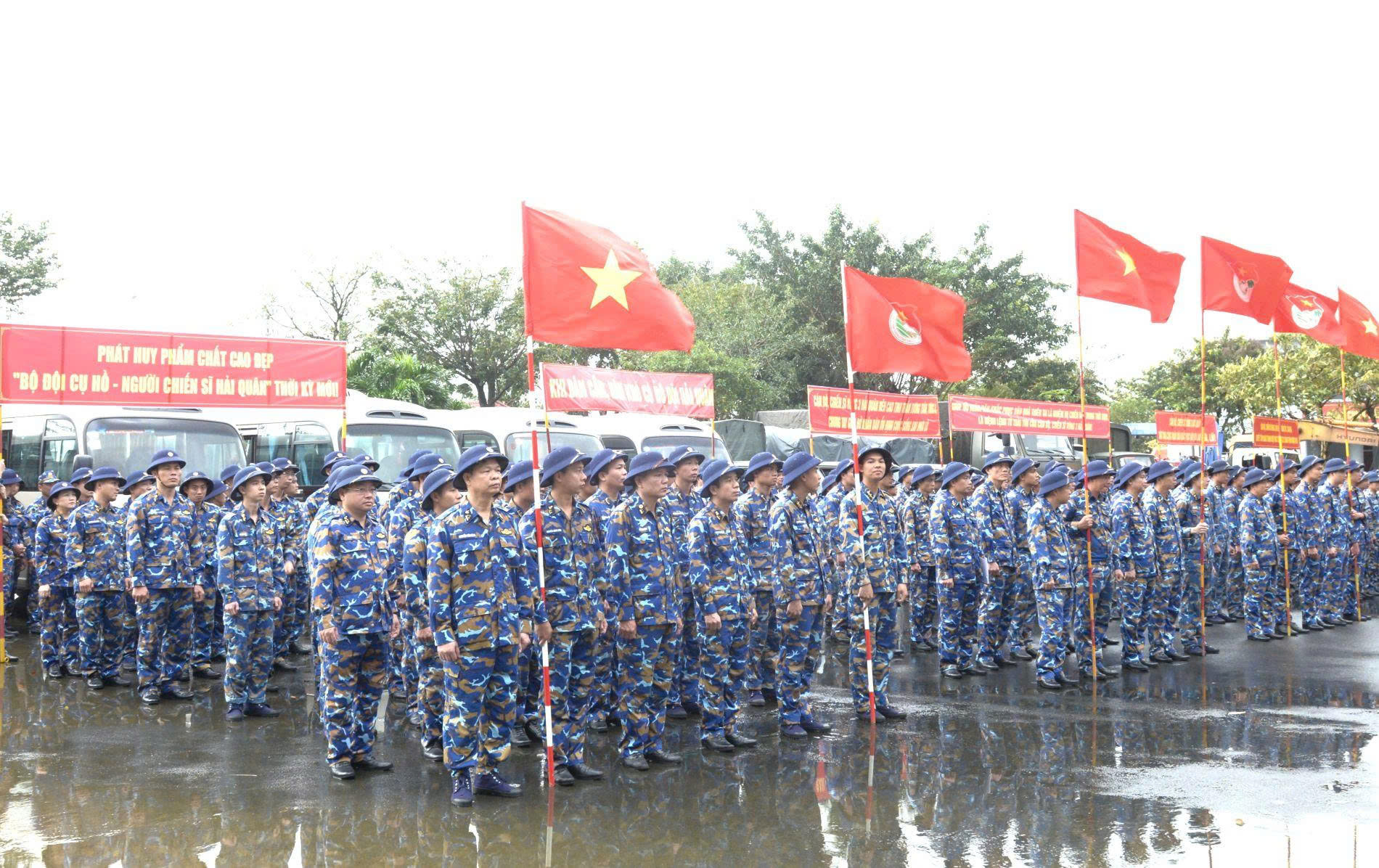 Vùng 3 Hải quân: 'Chưa xong nhà dân, quân chưa rời vị trí'- Ảnh 2.