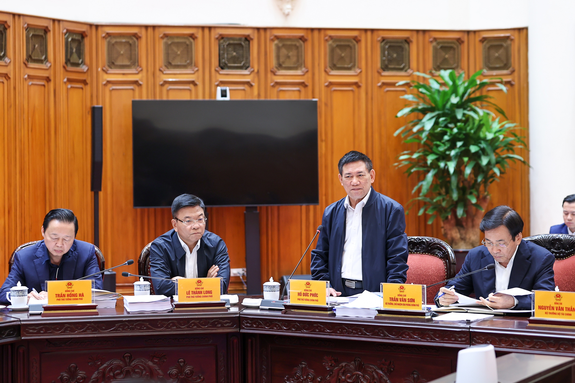 Thủ tướng: Xây dựng chính sách vượt trội, cạnh tranh để thí điểm một số khu thương mại tự do- Ảnh 4. Thủ tướng: Xây dựng chính sách vượt trội, cạnh tranh để thí điểm một số khu thương mại tự do- Ảnh 4.