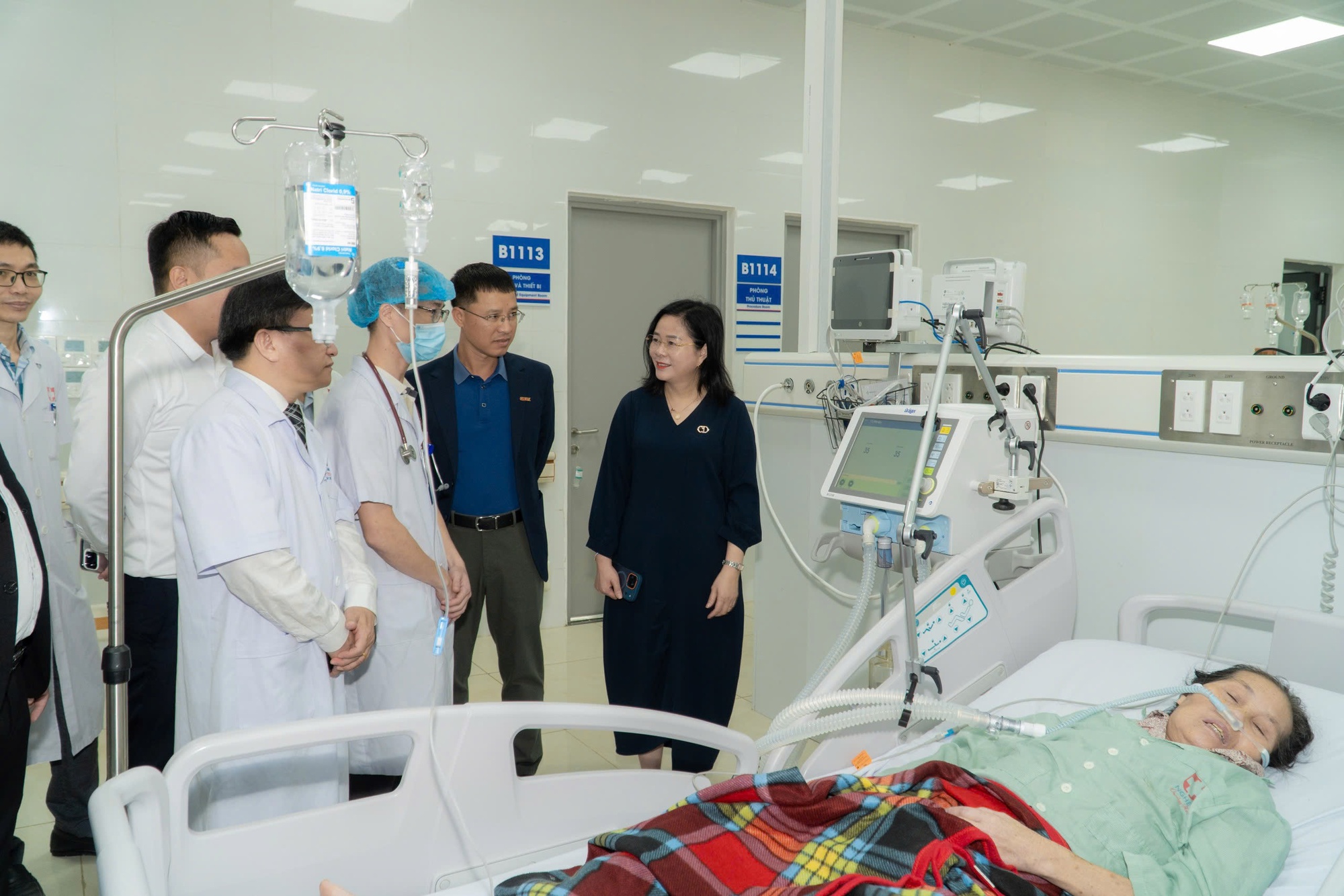 GELEX trao tặng trang thiết bị y tế và hỗ trợ nâng cấp phòng bệnh tại tỉnh Nghệ An- Ảnh 2. GELEX trao tặng trang thiết bị y tế và hỗ trợ nâng cấp phòng bệnh tại tỉnh Nghệ An- Ảnh 2.