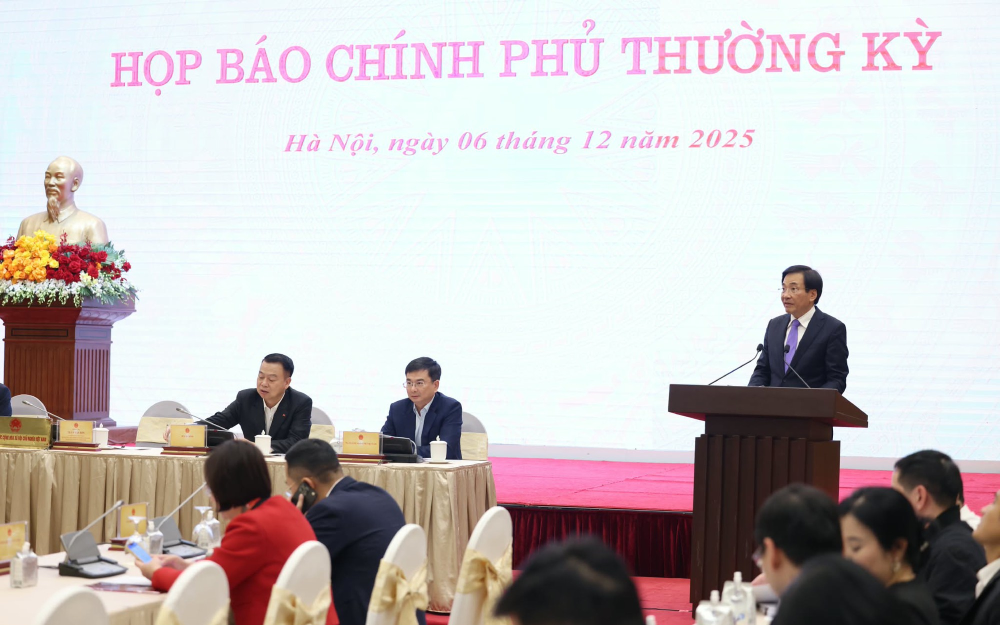 Họp báo Chính phủ thường kỳ tháng 11