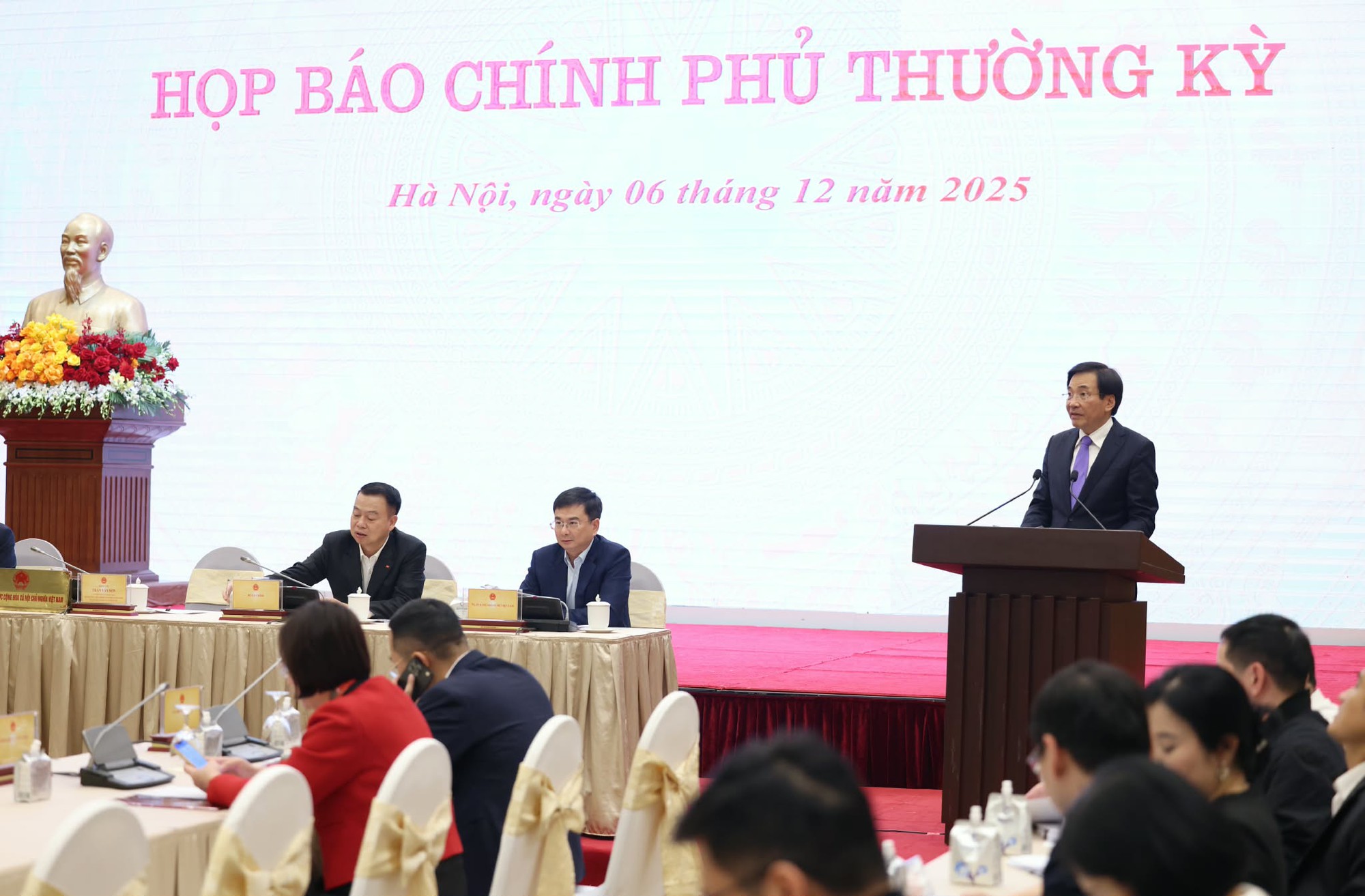 Họp báo Chính phủ thường kỳ tháng 11: Thông tin tình hình kinh tế-xã hội- Ảnh 1. Họp báo Chính phủ thường kỳ tháng 11: Thông tin tình hình kinh tế-xã hội- Ảnh 1.