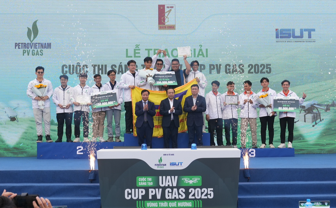 Chung kết UAV Cup 2025: Bùng nổ sáng tạo, tỏa sáng tài năng trẻ- Ảnh 3.