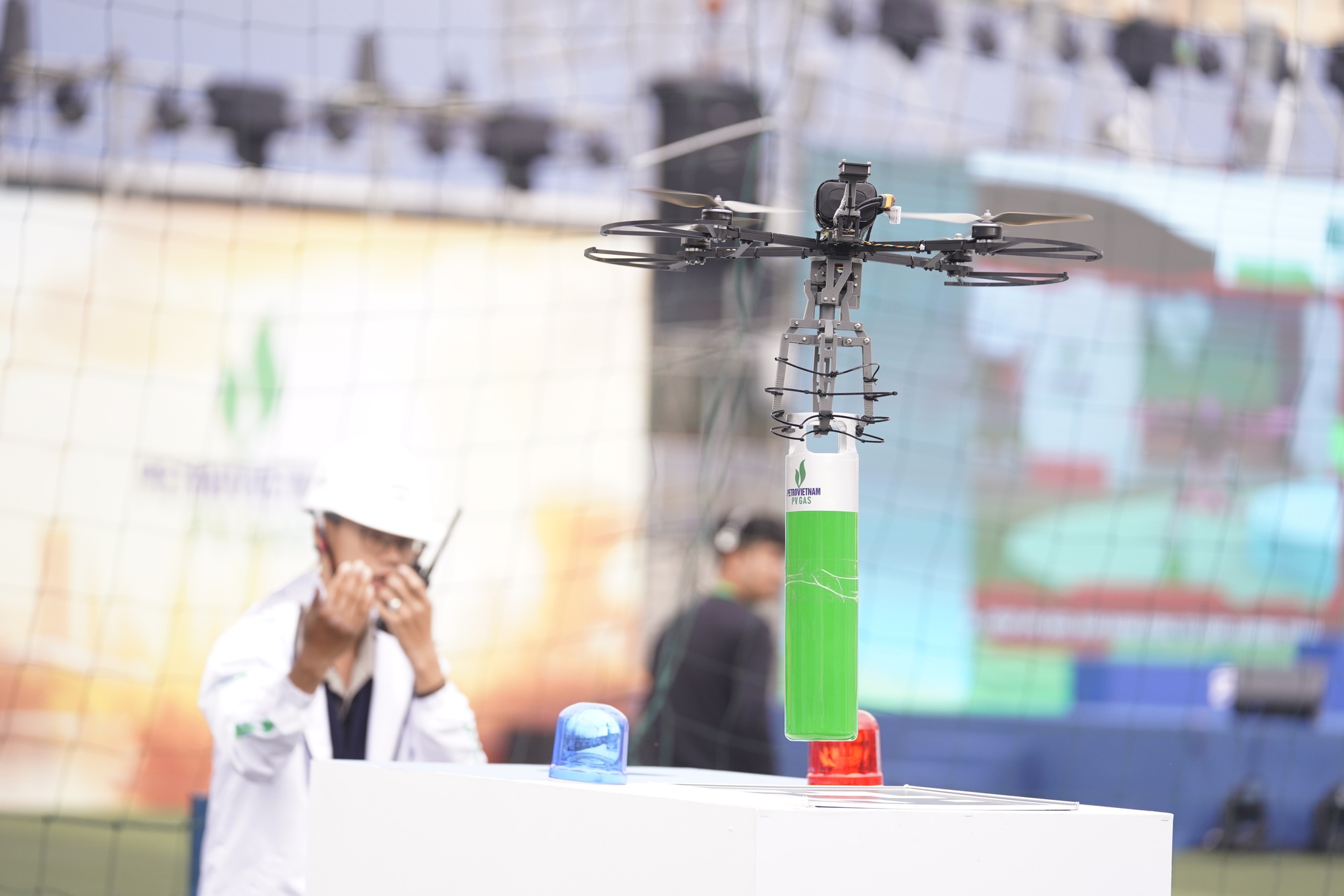 Chung kết UAV Cup 2025: Bùng nổ sáng tạo, tỏa sáng tài năng trẻ- Ảnh 2. Chung kết UAV Cup 2025: Bùng nổ sáng tạo, tỏa sáng tài năng trẻ- Ảnh 2.