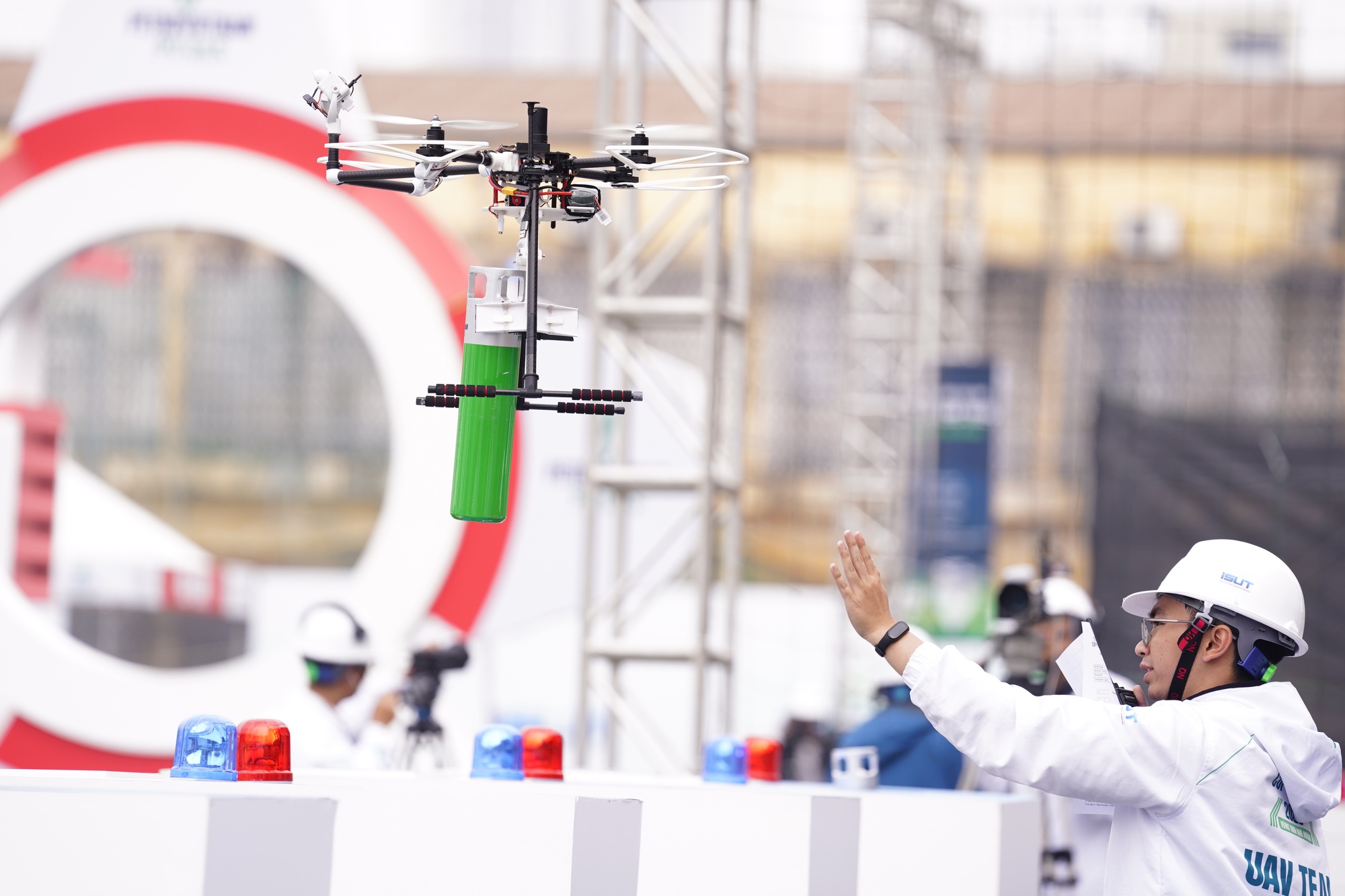 Chung kết UAV Cup 2025: Bùng nổ sáng tạo, tỏa sáng tài năng trẻ- Ảnh 1.