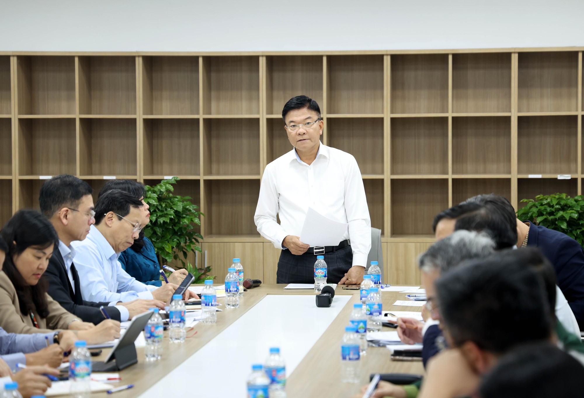 Phó Thủ tướng Lê Thành Long kiểm tra dự án Bệnh viện Bạch Mai và Việt Đức cơ sở 2- Ảnh 8. Phó Thủ tướng Lê Thành Long kiểm tra dự án Bệnh viện Bạch Mai và Việt Đức cơ sở 2- Ảnh 8.