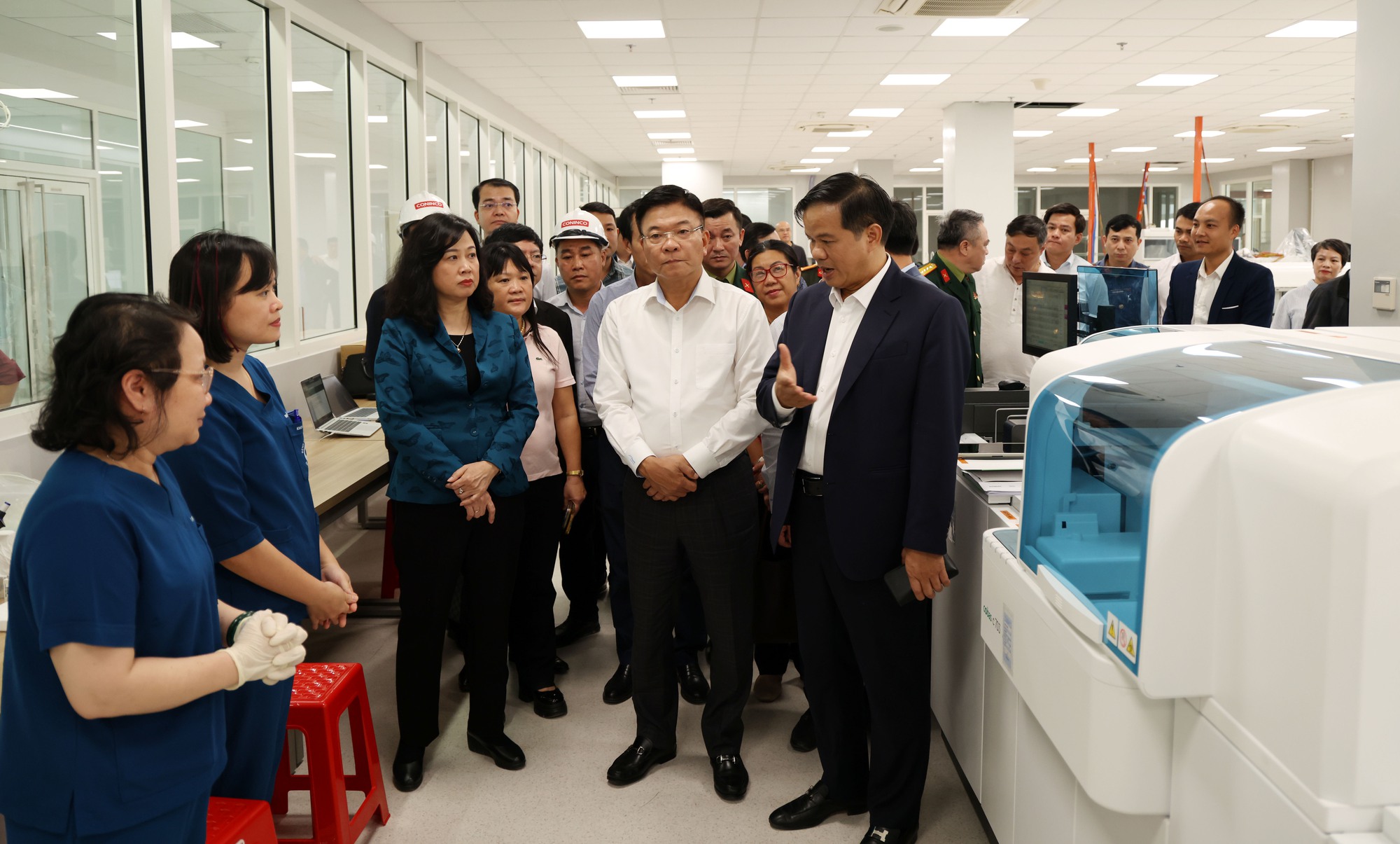 Phó Thủ tướng Lê Thành Long kiểm tra dự án Bệnh viện Bạch Mai và Việt Đức cơ sở 2- Ảnh 6. Phó Thủ tướng Lê Thành Long kiểm tra dự án Bệnh viện Bạch Mai và Việt Đức cơ sở 2- Ảnh 6.