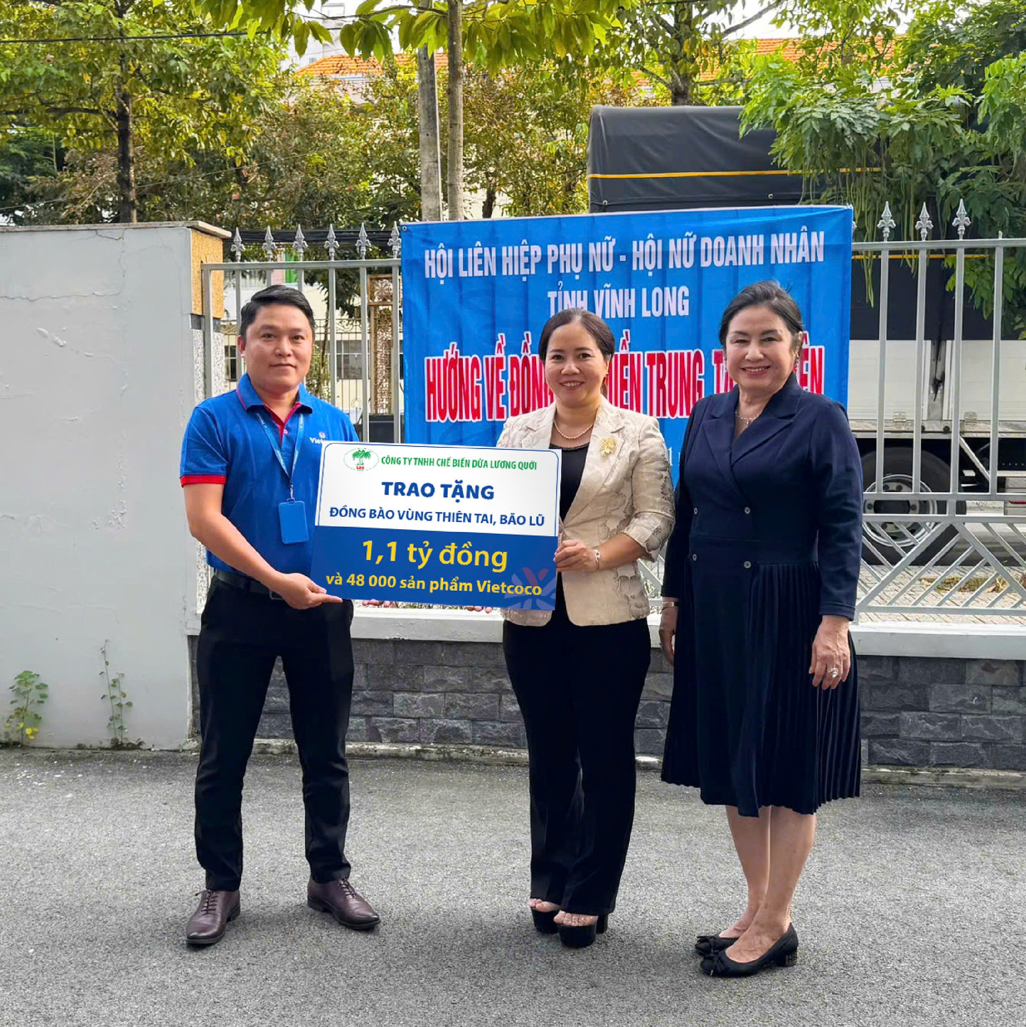 48.000 hộp sữa dừa và 1,1 tỷ đồng hướng về bà con vùng rốn lũ miền Trung- Ảnh 1. 48.000 hộp sữa dừa và 1,1 tỷ đồng hướng về bà con vùng rốn lũ miền Trung- Ảnh 1.