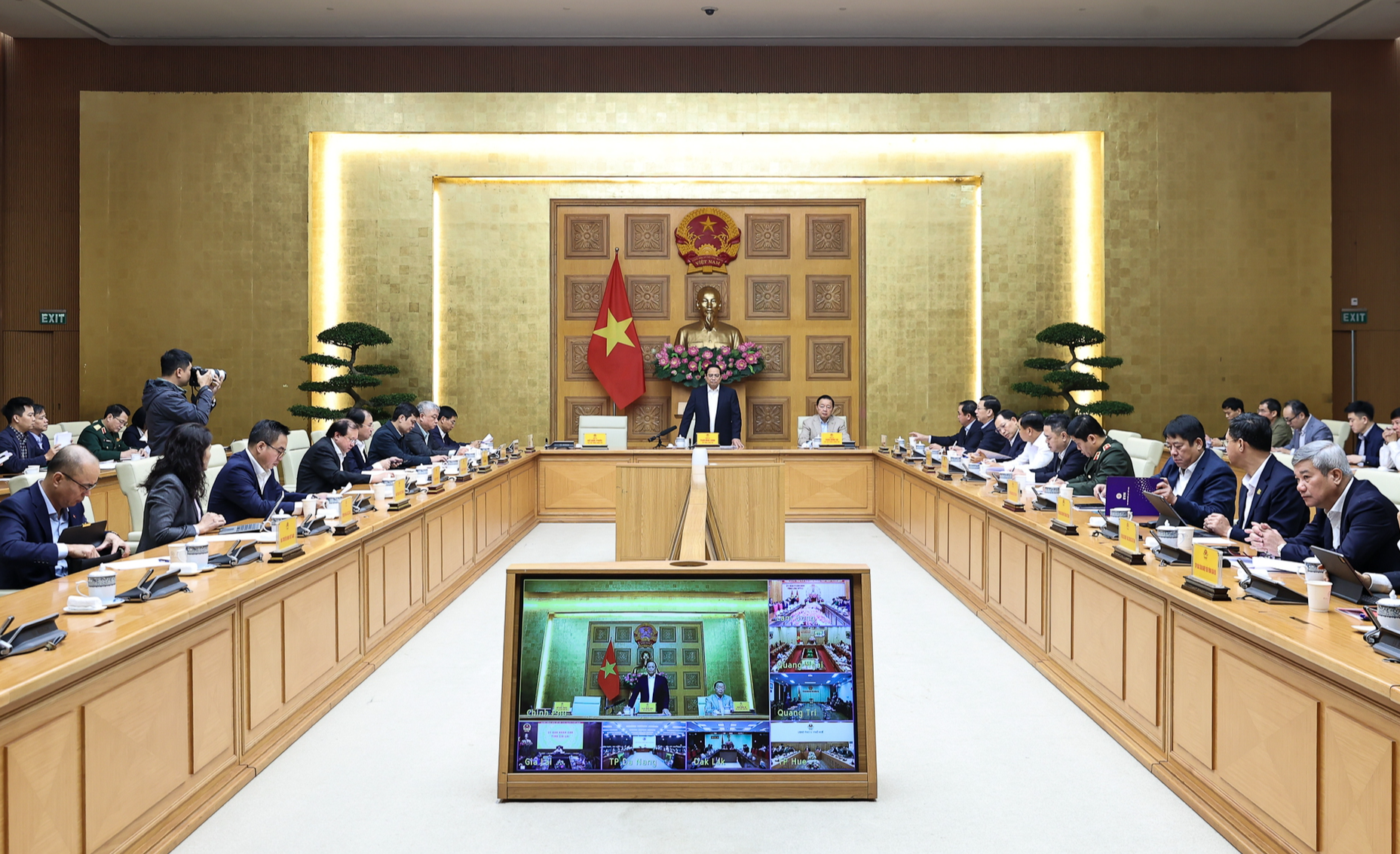 Thủ tướng: Thần tốc hơn nữa triển khai 'Chiến dịch Quang Trung' xây, sửa nhà cho người dân- Ảnh 1.