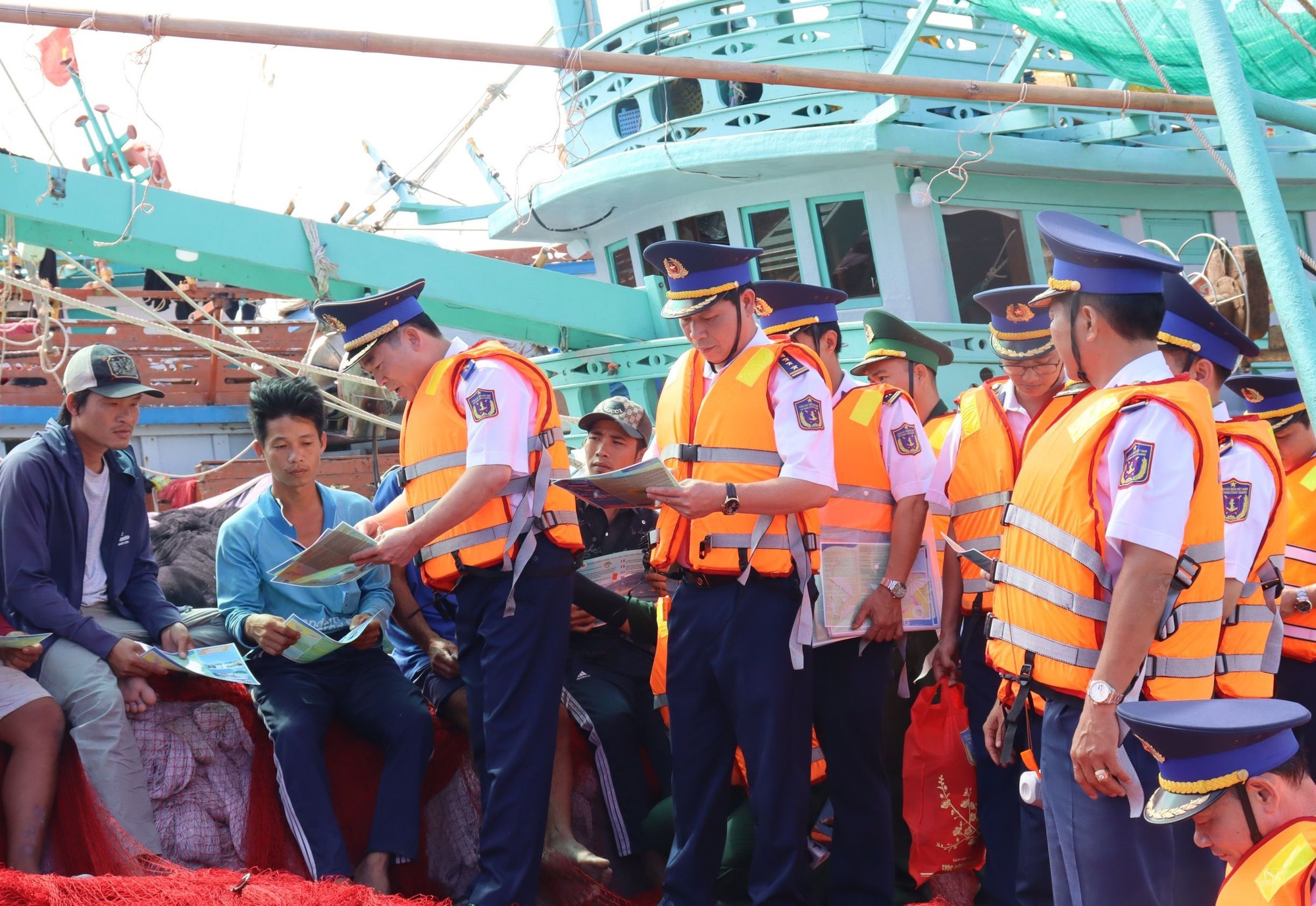 Hải trình mang Xuân ra biển- Ảnh 3.