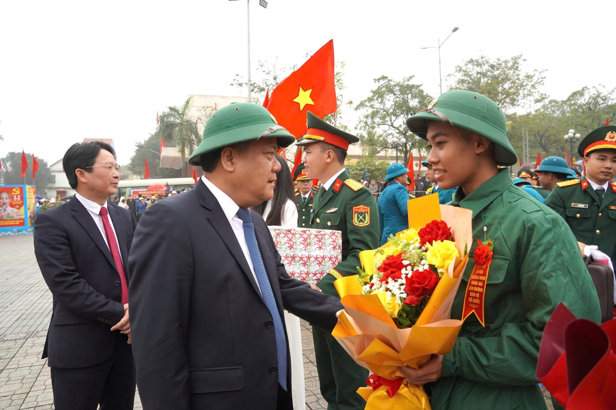 Trang trọng lễ giao nhận quân trên địa bàn Quân khu 4- Ảnh 6.