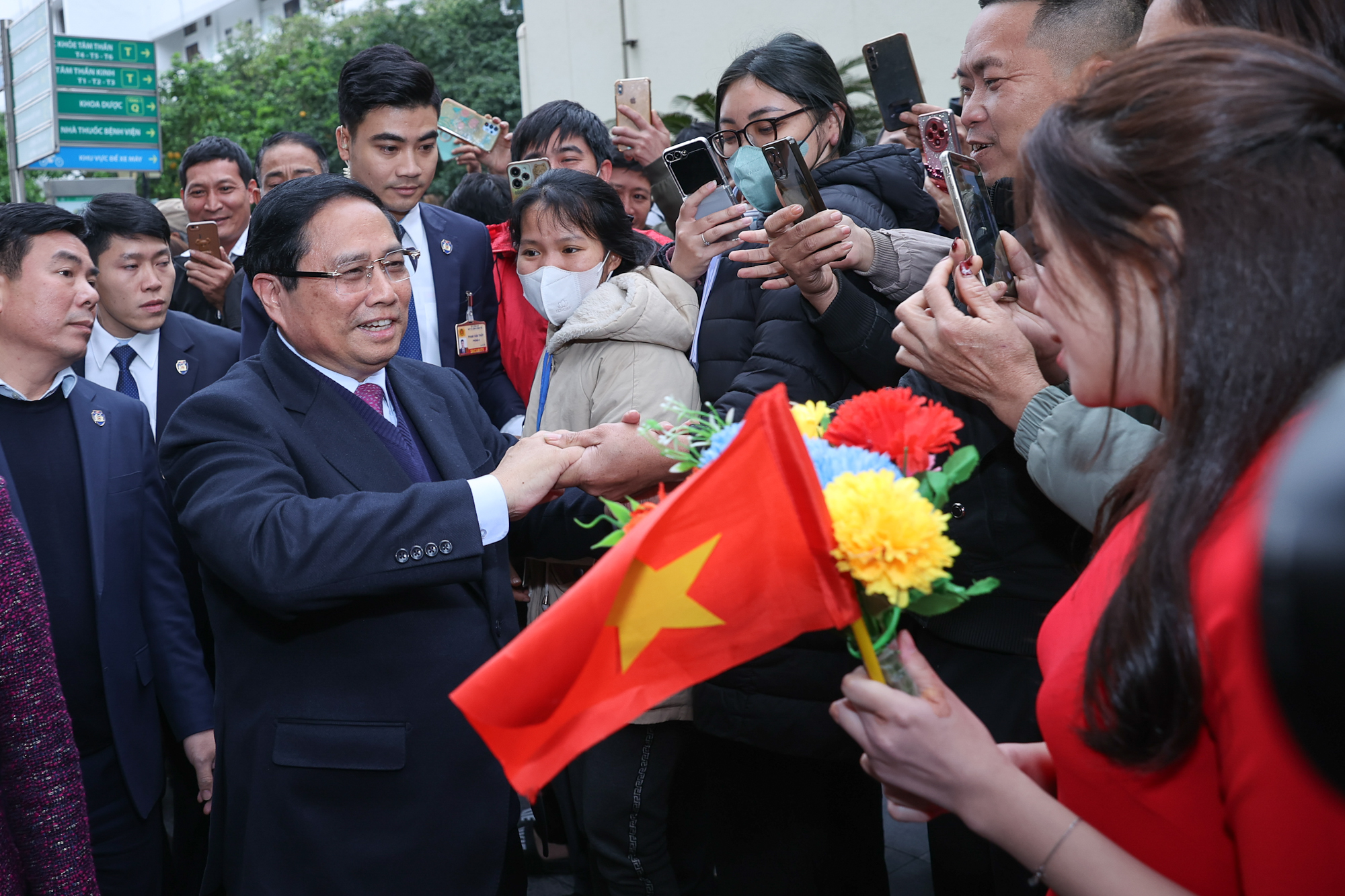 Thủ tướng: Bệnh viện Bạch Mai là niềm tự hào của y học Việt Nam, là 'pháo đài' trong chiến tranh và hòa bình- Ảnh 10.