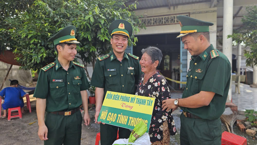 Bộ đội Biên phòng Long An bảo vệ vững chắc an ninh biên giới quốc gia- Ảnh 2.