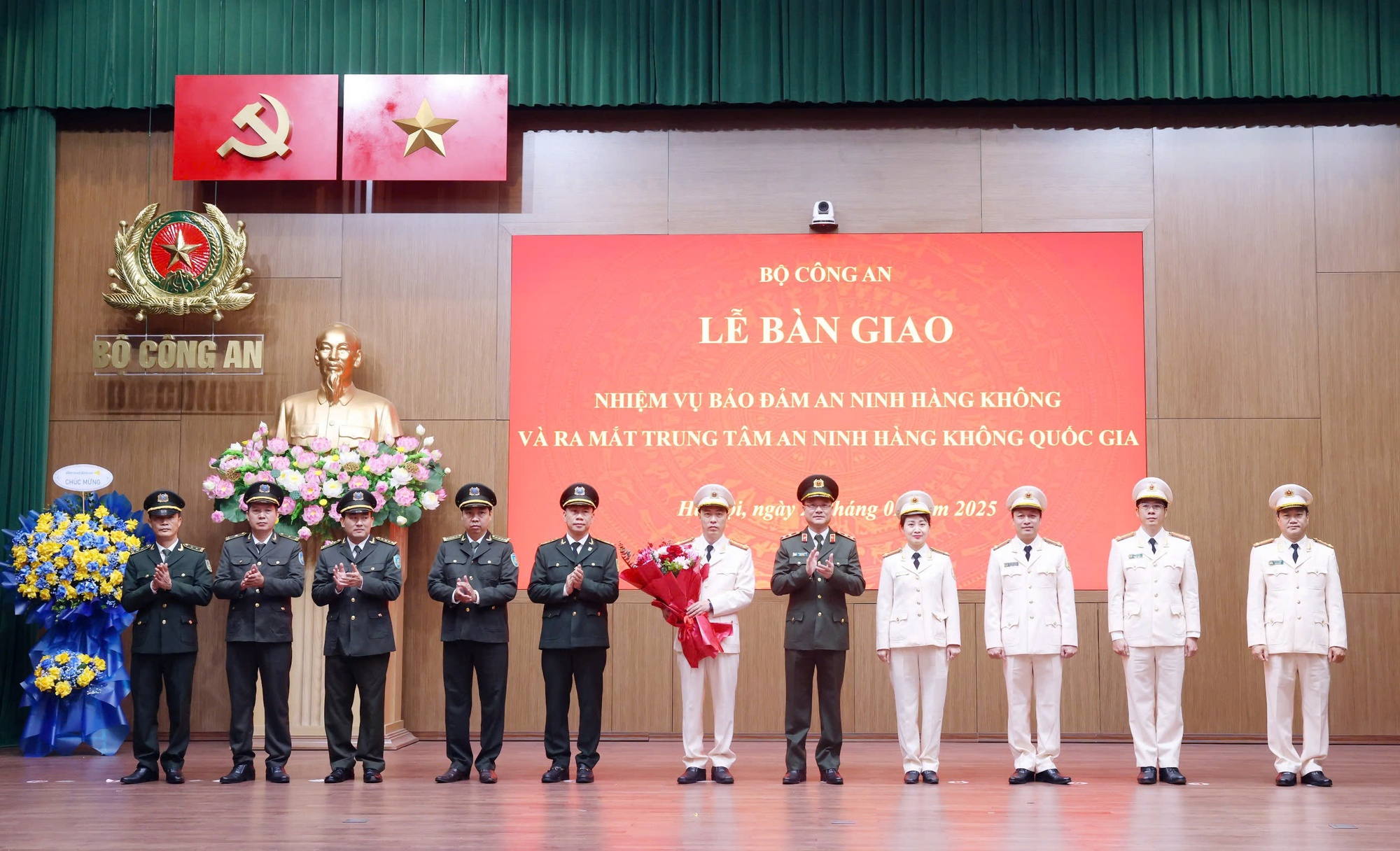 Bàn giao nhiệm vụ bảo đảm an ninh hàng không về Bộ Công an- Ảnh 3.