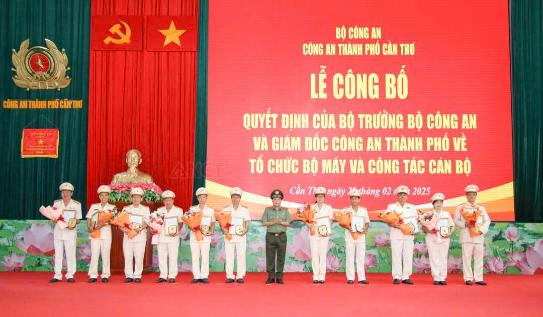 Công an Cần Thơ không để gián đoạn các hoạt động phục vụ nhân dân- Ảnh 2.