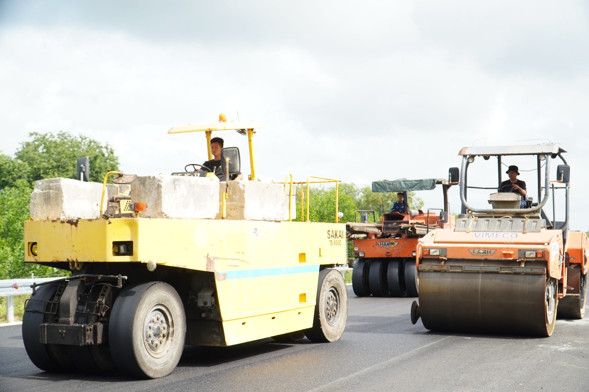 Phấn đấu hoàn thành cao tốc Vân Phong - Nha Trang đúng dịp 30/4- Ảnh 1.