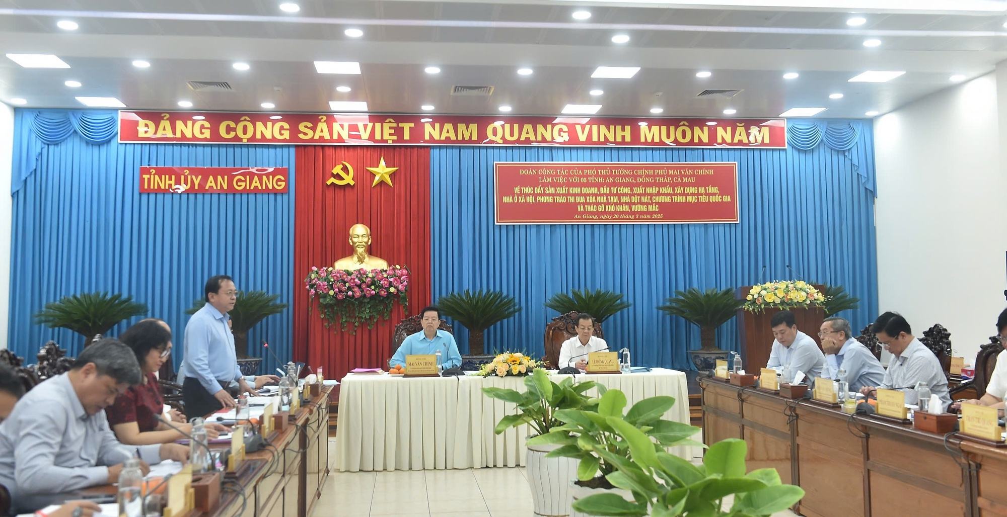 Les provinces d'An Giang, Dong Thap et Ca Mau affirment leur détermination à atteindre une croissance de 8% ou plus - Photo 1. Các tỉnh An Giang, Đồng Tháp, Cà Mau khẳng định quyết tâm tăng trưởng từ 8% trở lên- Ảnh 1.