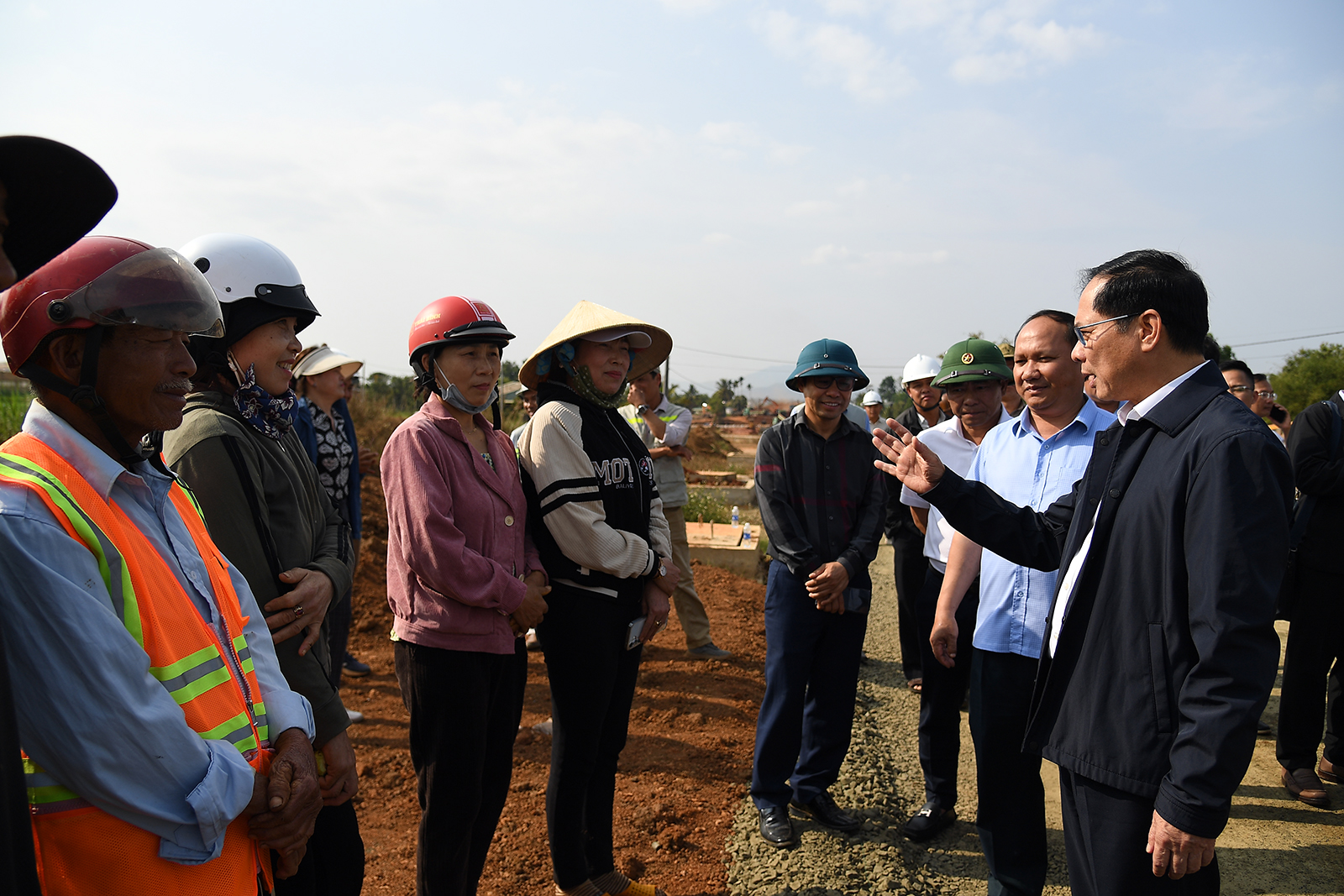 Phó Thủ tướng Bùi Thanh Sơn đôn đốc dự án đầu tư công, thăm doanh nghiệp xuất khẩu cà phê lớn nhất Việt Nam- Ảnh 3.