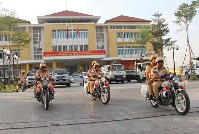 Công an Huế công bố nơi đăng ký phương tiện, sát hạch, cấp, đổi GPLX- Ảnh 1. Công an Huế công bố nơi đăng ký phương tiện, sát hạch, cấp, đổi GPLX- Ảnh 1.