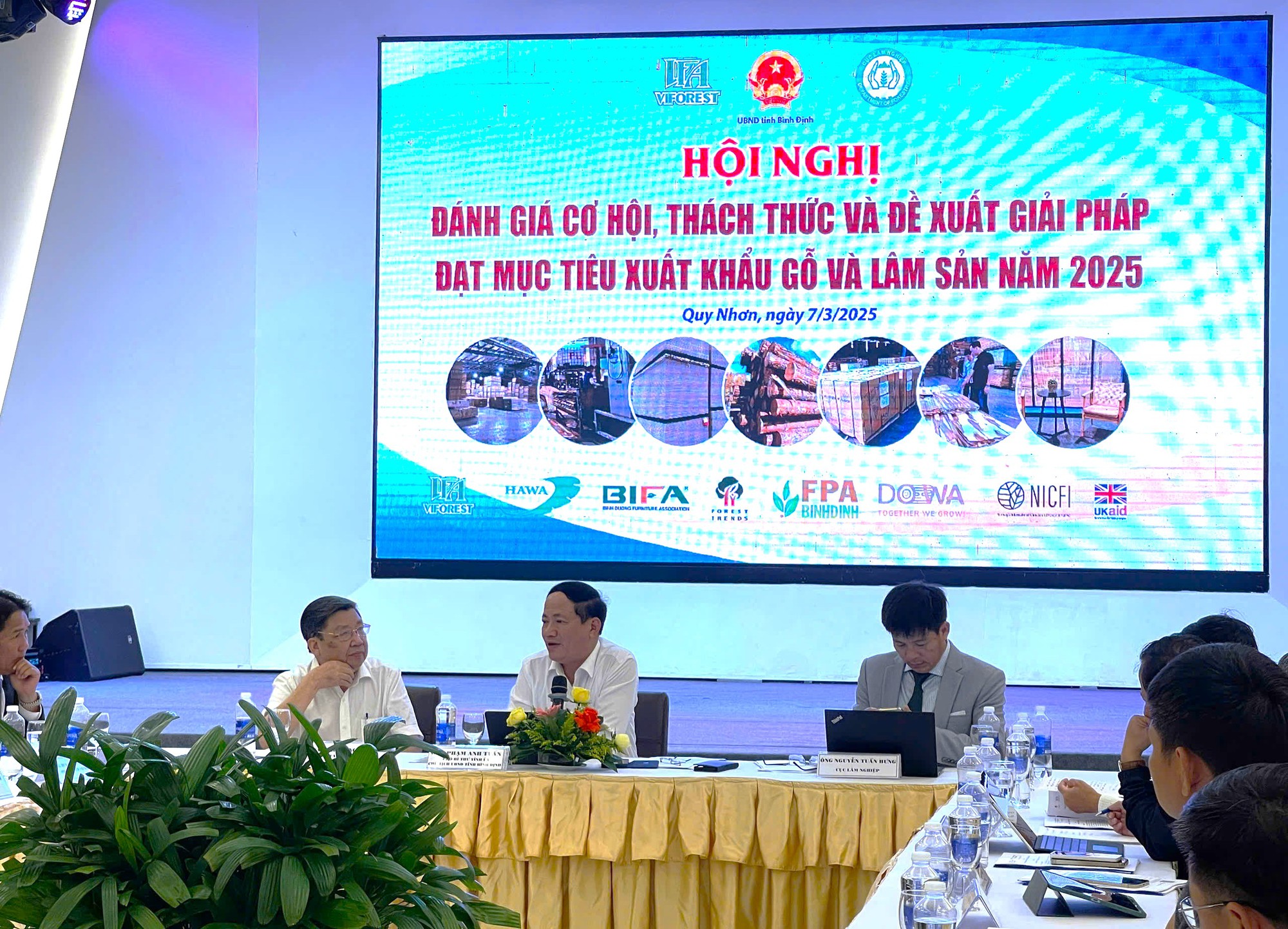 Ngành gỗ vượt thách thức, phấn đấu đạt kim ngạch xuất khẩu 16 tỷ USD- Ảnh 1. Ngành gỗ vượt thách thức, phấn đấu đạt kim ngạch xuất khẩu 16 tỷ USD- Ảnh 1.