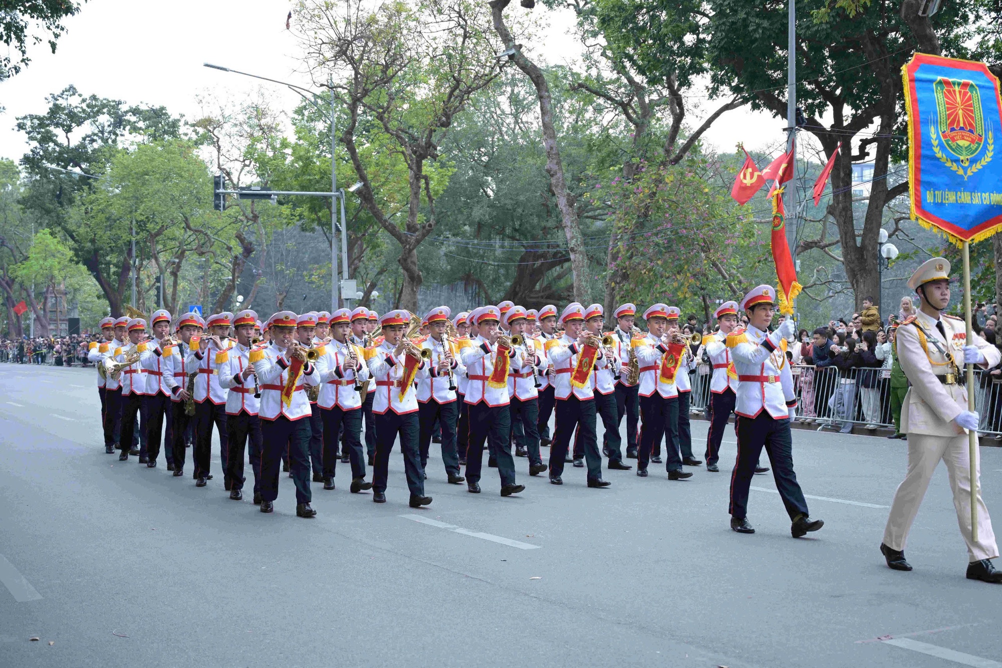 Sôi nổi các màn biểu diễn kỵ binh, cảnh khuyển trên đường phố Hà Nội- Ảnh 11.