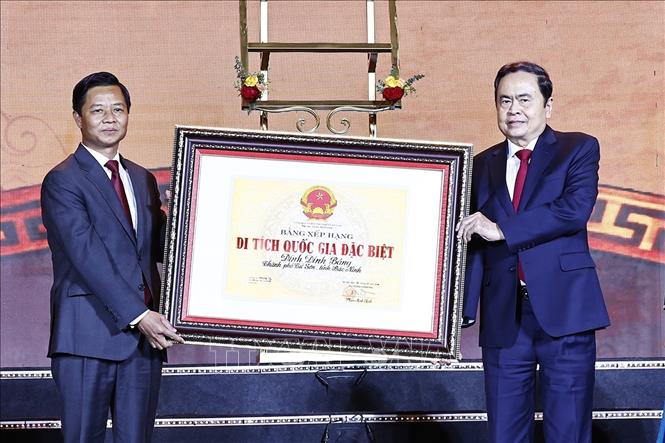 Chủ tịch Quốc hội dự Lễ kỷ niệm 1015 năm Đức Vua Lý Thái Tổ đăng quang- Ảnh 3. Chủ tịch Quốc hội dự Lễ kỷ niệm 1015 năm Đức Vua Lý Thái Tổ đăng quang- Ảnh 3.