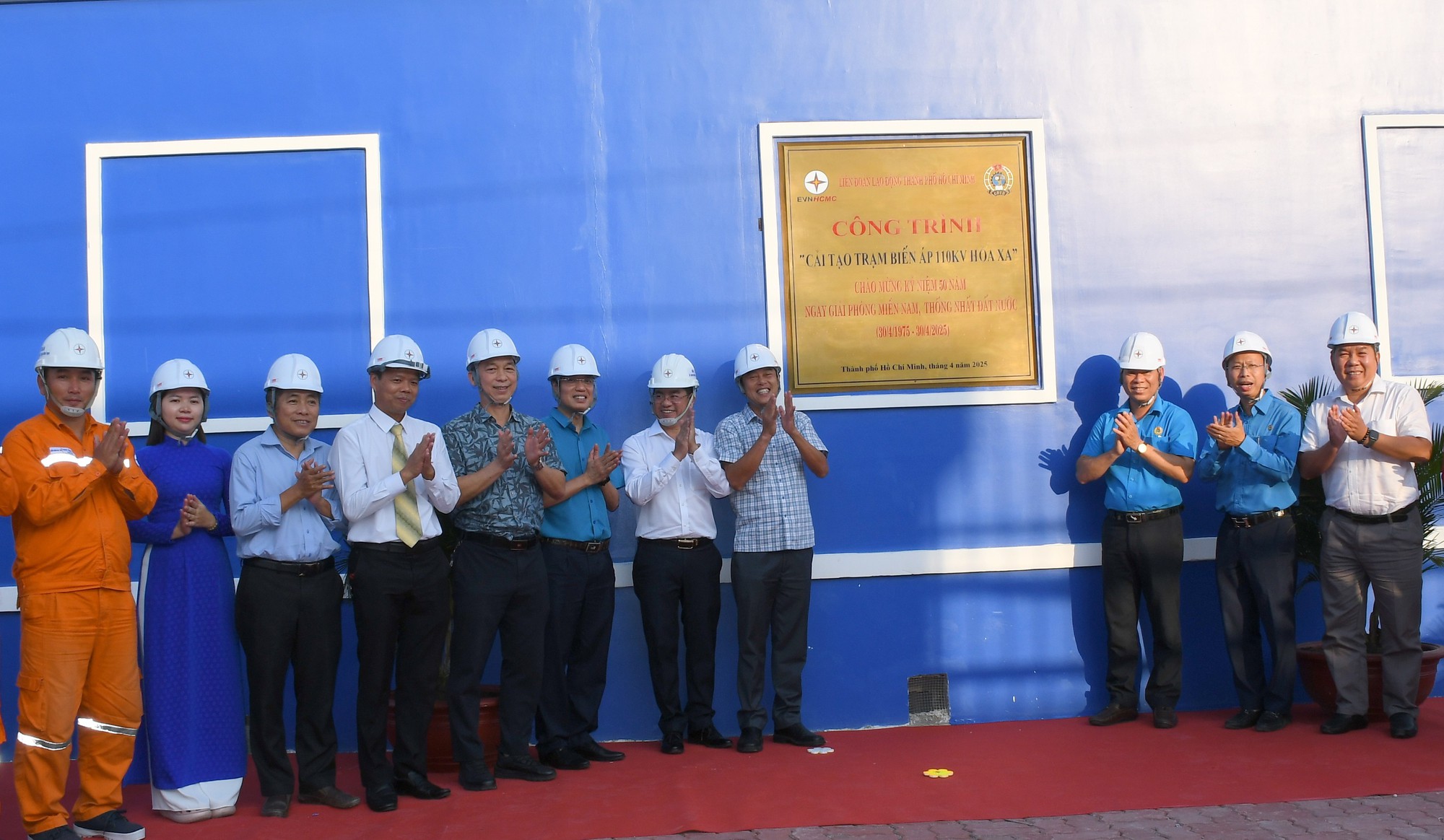 Điện lực TPHCM gắn biển công trình điện mừng 50 năm Giải phóng miền Nam- Ảnh 1. Điện lực TPHCM gắn biển công trình điện mừng 50 năm Giải phóng miền Nam- Ảnh 1.