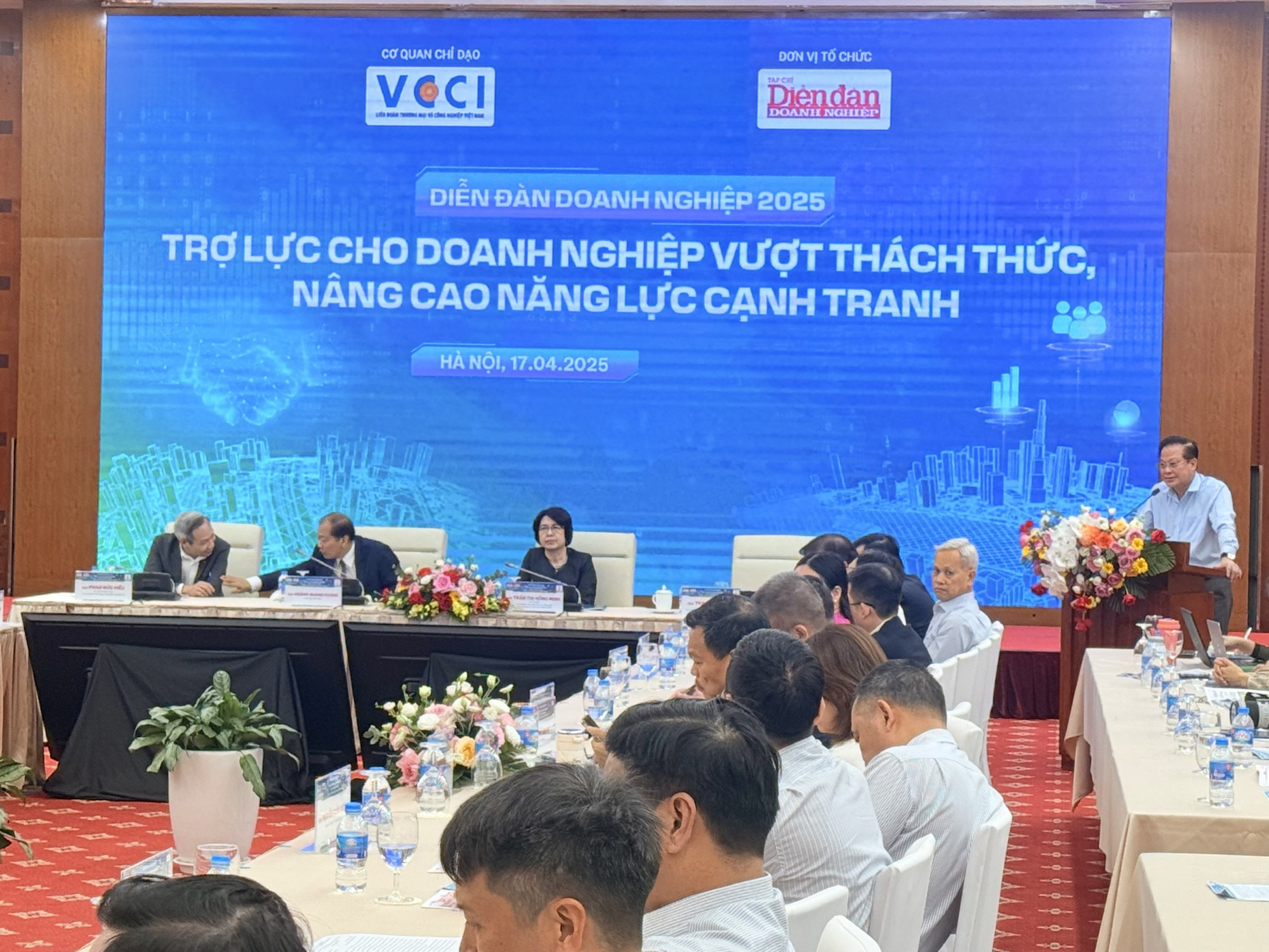 Cải cách thể chế: trợ lực để doanh nghiệp bứt phá- Ảnh 1.
