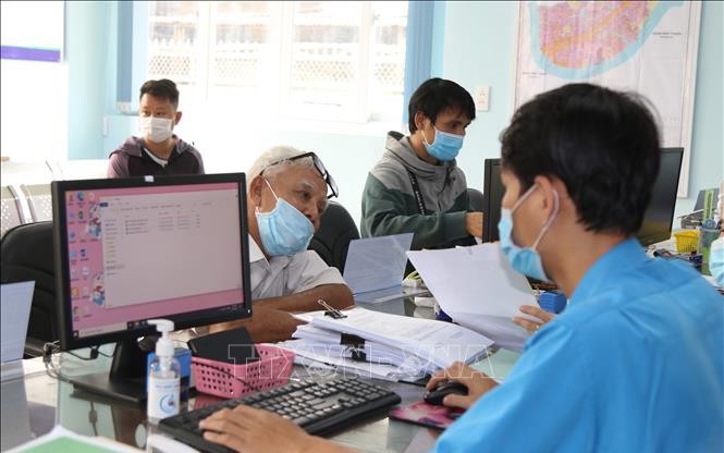 Có áp dụng chế độ tiền thưởng với cán bộ không chuyên trách xã?