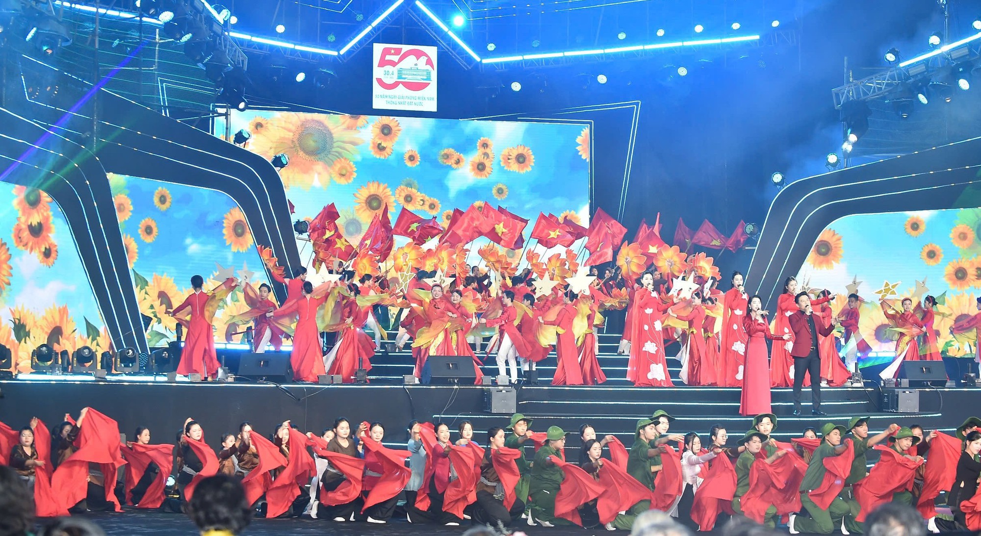 Chủ tịch Quốc hội: Cần Thơ phải 'mới mẻ trong cách nghĩ, sáng tạo trong cách làm, hiệu quả trong thực hiện'- Ảnh 3. Chủ tịch Quốc hội: Cần Thơ phải 'mới mẻ trong cách nghĩ, sáng tạo trong cách làm, hiệu quả trong thực hiện'- Ảnh 3.