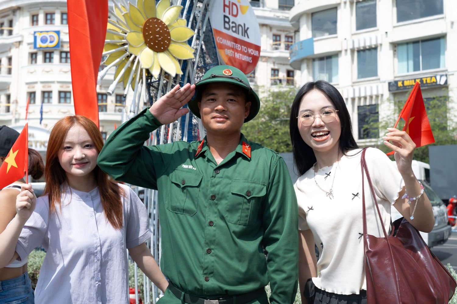 TPHCM: Rực rỡ cờ hoa, khát vọng và dấu ấn những thương hiệu ngân hàng- Ảnh 2. TPHCM: Rực rỡ cờ hoa, khát vọng và dấu ấn những thương hiệu ngân hàng- Ảnh 2.