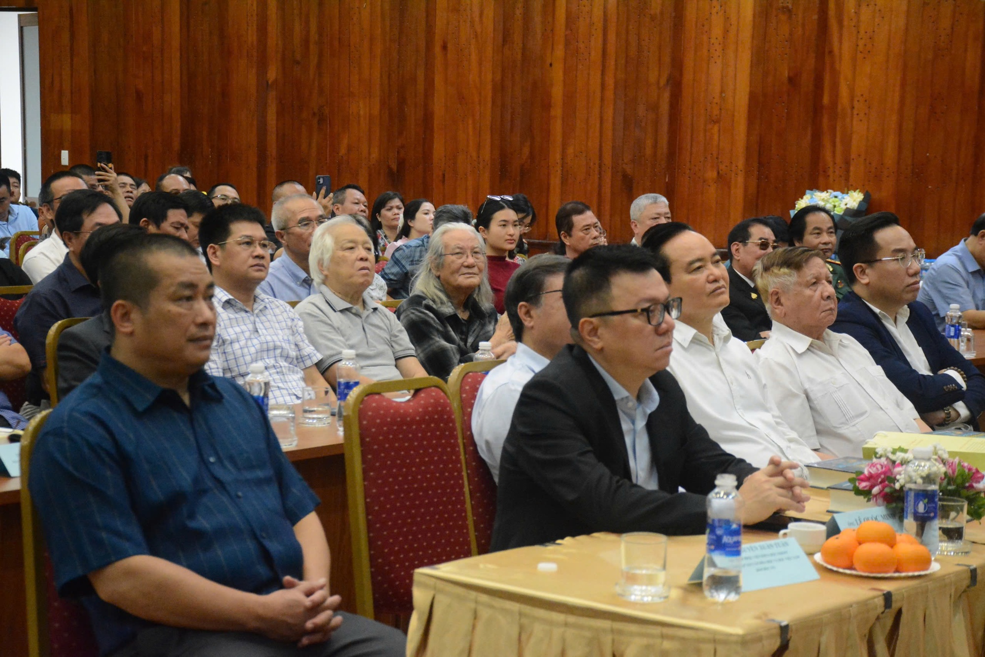 Ra mắt Cuốn sách ‘Con đường tương lai’- Ảnh 1. Ra mắt Cuốn sách ‘Con đường tương lai’- Ảnh 1.