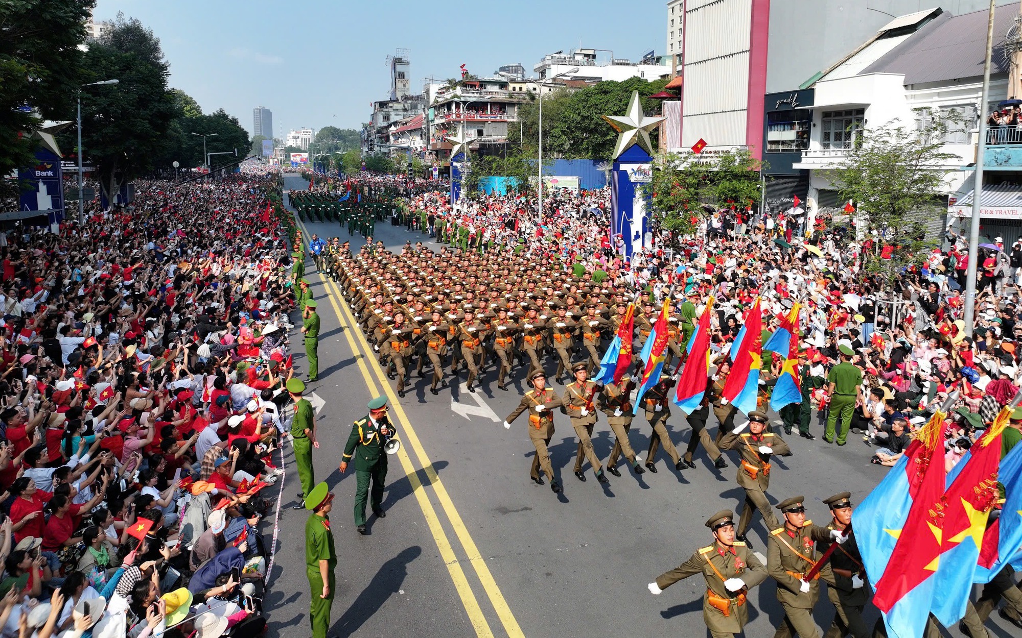 Chùm ảnh: Lan tỏa cảm xúc tự hào, thiêng liêng trong từng nhịp bước diễu binh