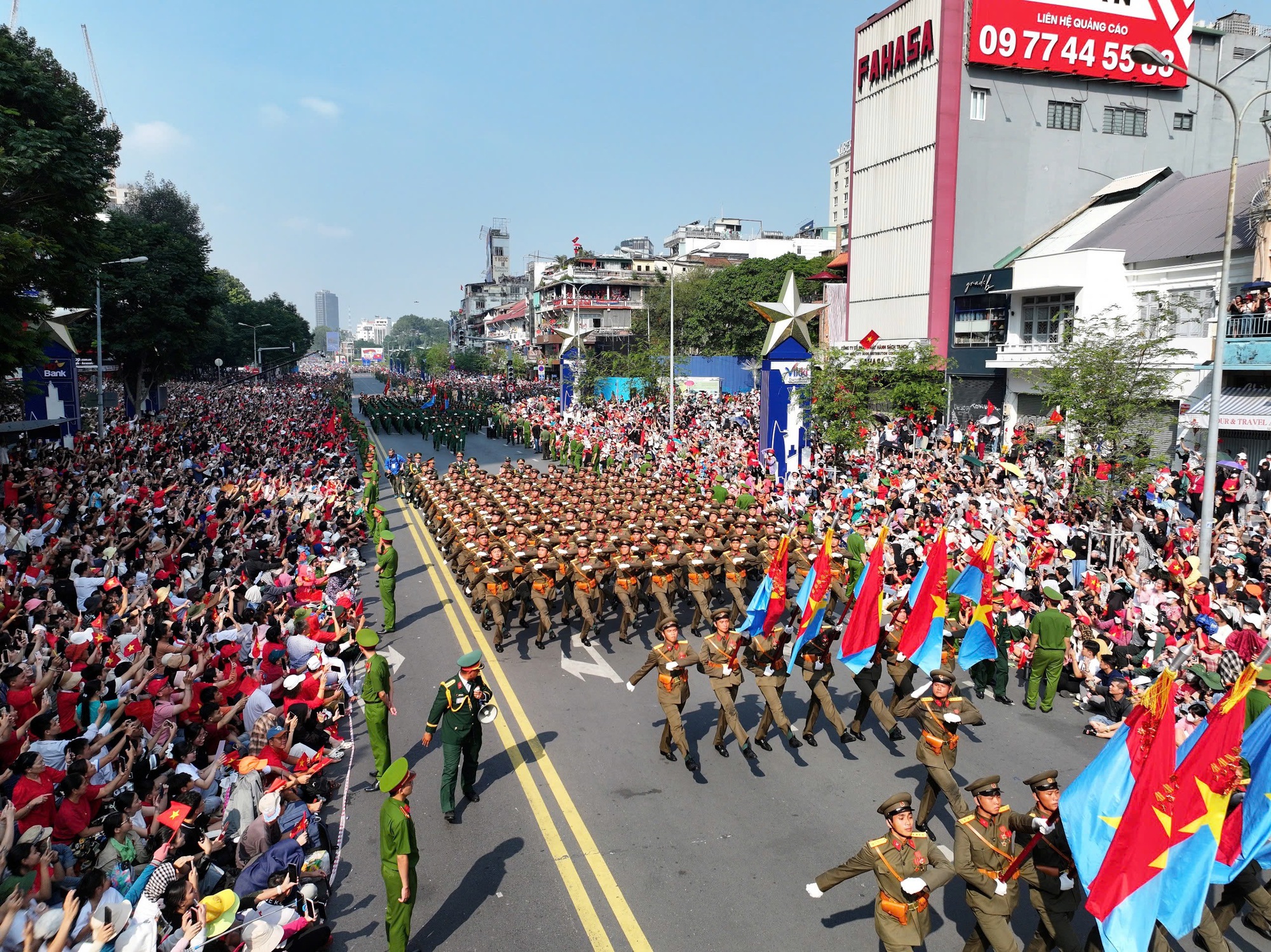 Chùm ảnh: Lan tỏa cảm xúc tự hào, thiêng liêng trong từng nhịp bước diễu binh- Ảnh 1. Chùm ảnh: Lan tỏa cảm xúc tự hào, thiêng liêng trong từng nhịp bước diễu binh- Ảnh 1.