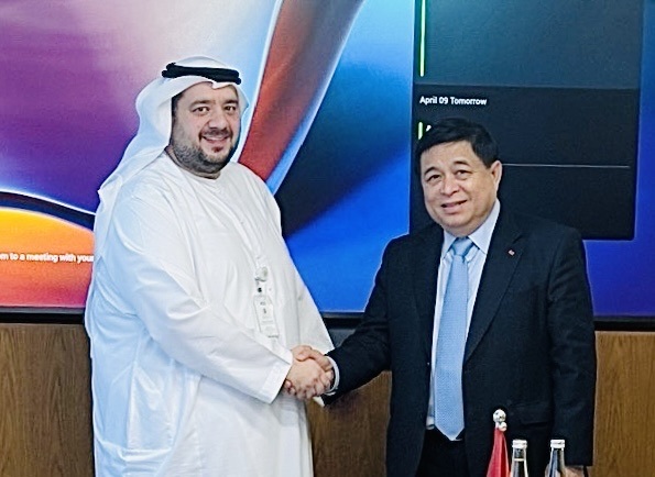 Phó Thủ tướng Nguyễn Chí Dũng làm việc với Công ty Dầu khí quốc gia Abu Dhabi- Ảnh 1. Phó Thủ tướng Nguyễn Chí Dũng làm việc với Công ty Dầu khí quốc gia Abu Dhabi- Ảnh 1.