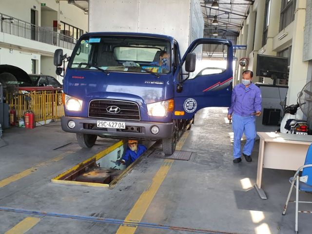Thủ tướng yêu cầu không để xảy ra tình trạng ách tắc trong hoạt động kiểm định xe cơ giới đường bộ- Ảnh 1.