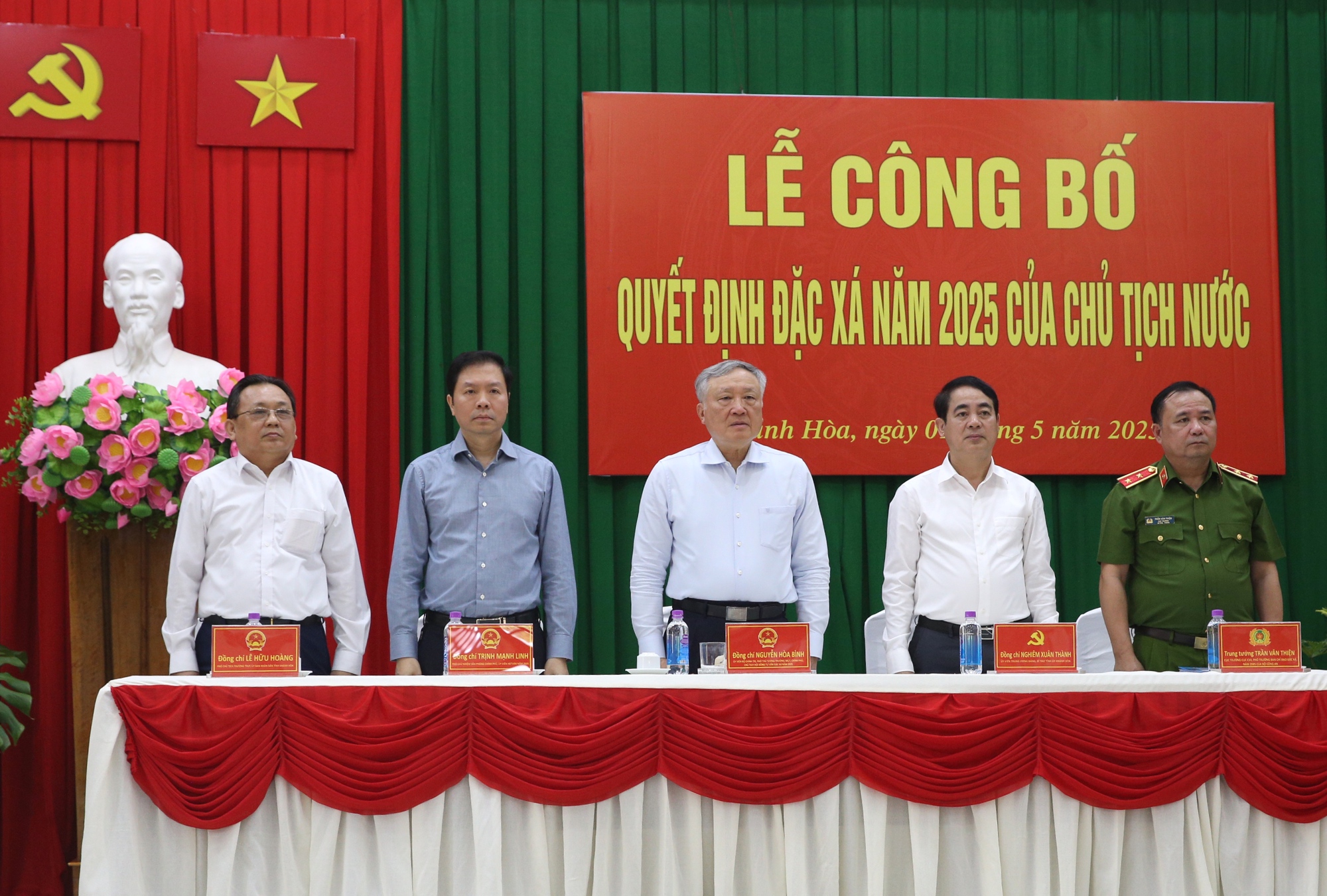 Phó Thủ tướng Thường trực Nguyễn Hòa Bình dự Lễ công bố quyết định đặc xá tại Trại giam A2- Ảnh 3. Phó Thủ tướng Thường trực Nguyễn Hòa Bình dự Lễ công bố quyết định đặc xá tại Trại giam A2- Ảnh 3.