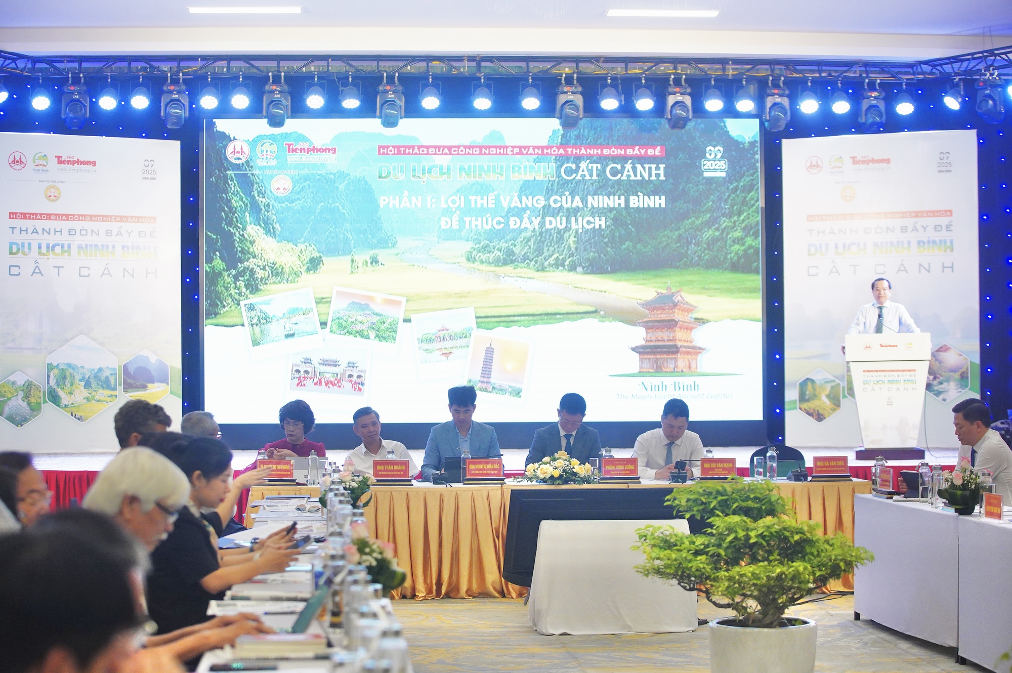 Phát triển công nghiệp văn hóa - ‘Đòn bẩy’ chiến lược để du lịch Ninh Bình cất cánh- Ảnh 1. Phát triển công nghiệp văn hóa - ‘Đòn bẩy’ chiến lược để du lịch Ninh Bình cất cánh- Ảnh 1.
