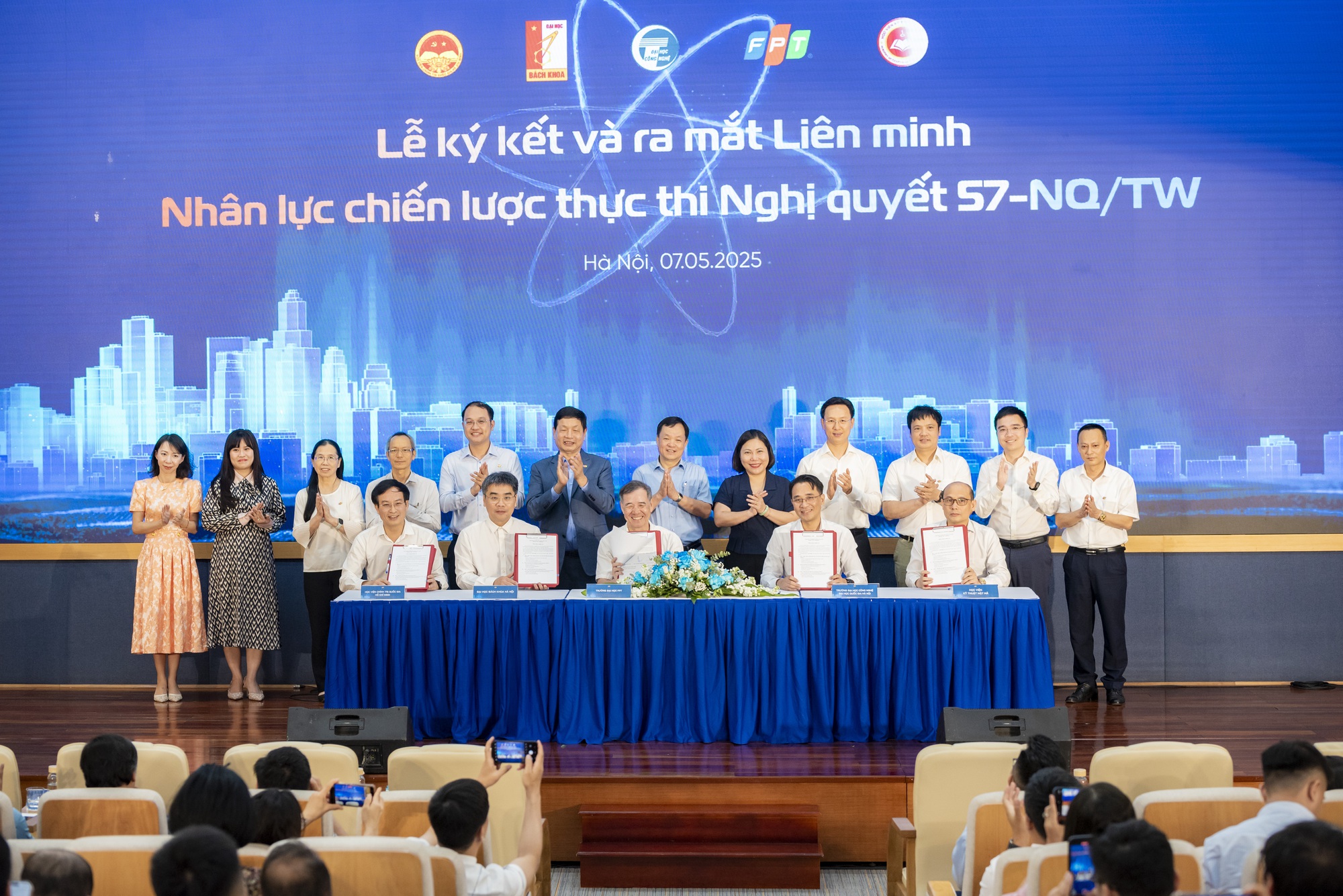 FPT công bố bổ sung chương trình đào tạo lực lượng dự bị thực thi Nghị quyết 57/NQ-TW - Ảnh 2. FPT công bố bổ sung chương trình đào tạo lực lượng dự bị thực thi Nghị quyết 57/NQ-TW - Ảnh 2.