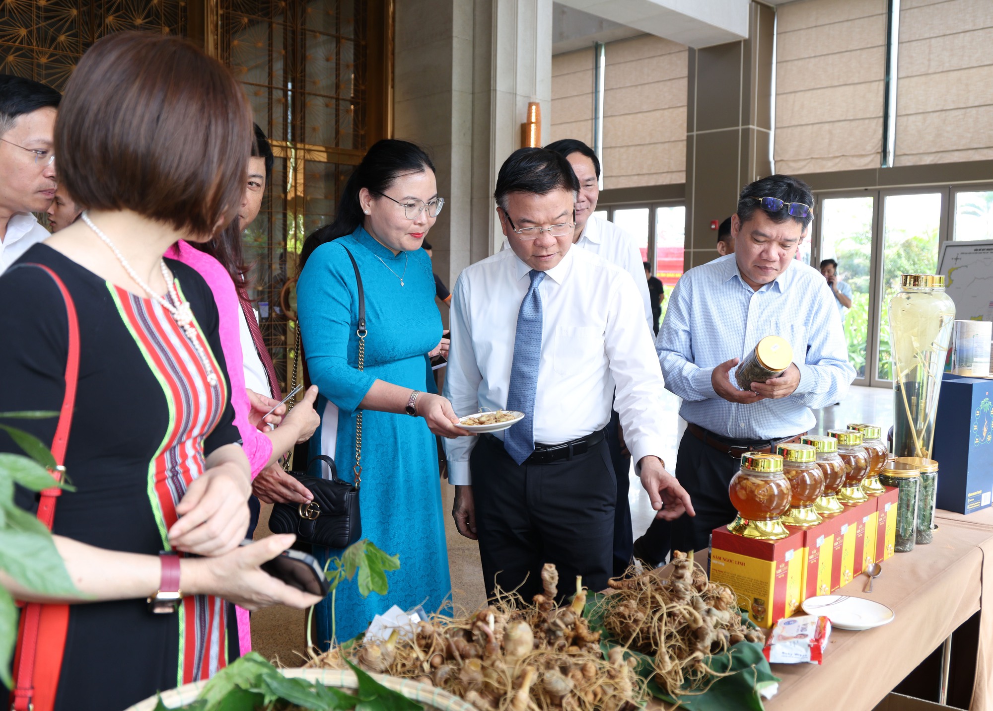 Phát triển 'thủ phủ sâm Ngọc Linh' thành trung tâm công nghiệp dược liệu- Ảnh 7. Phát triển 'thủ phủ sâm Ngọc Linh' thành trung tâm công nghiệp dược liệu- Ảnh 7.